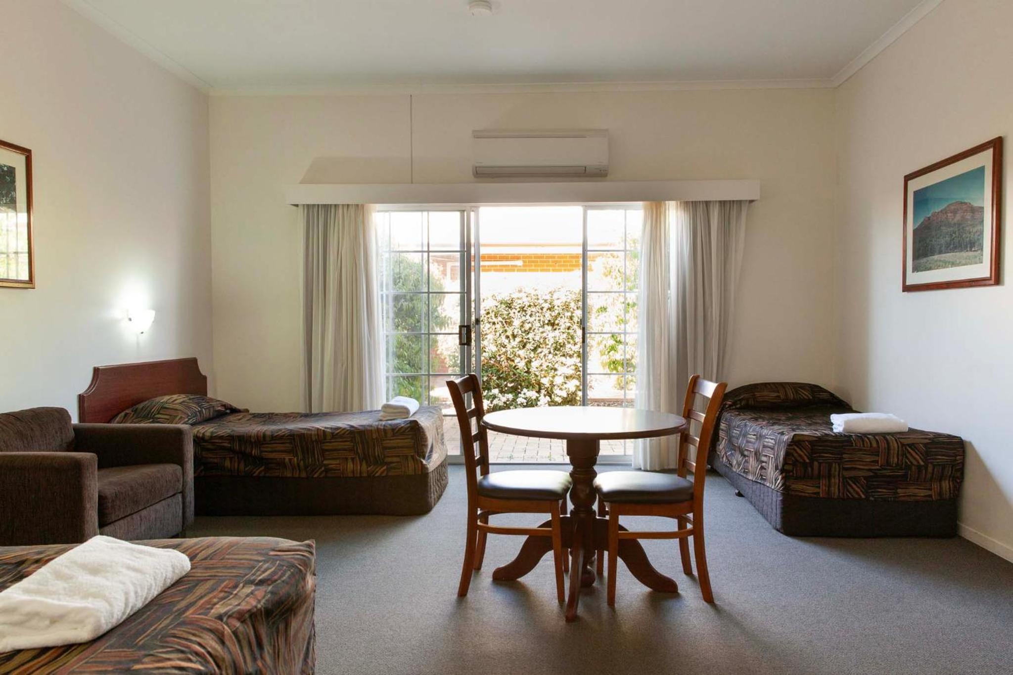 Deluxe Double or Twin Room with Spa Bath - Photo 2