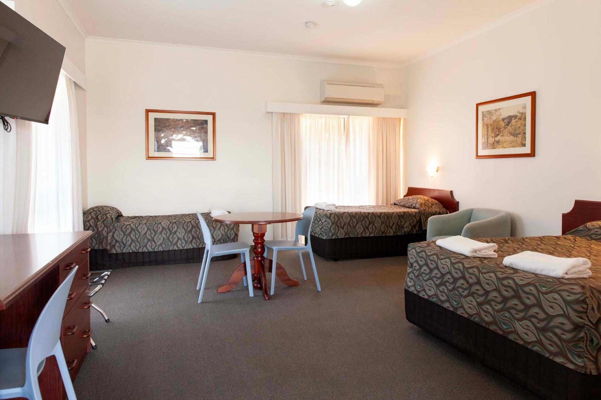 Deluxe Family Room photo 3