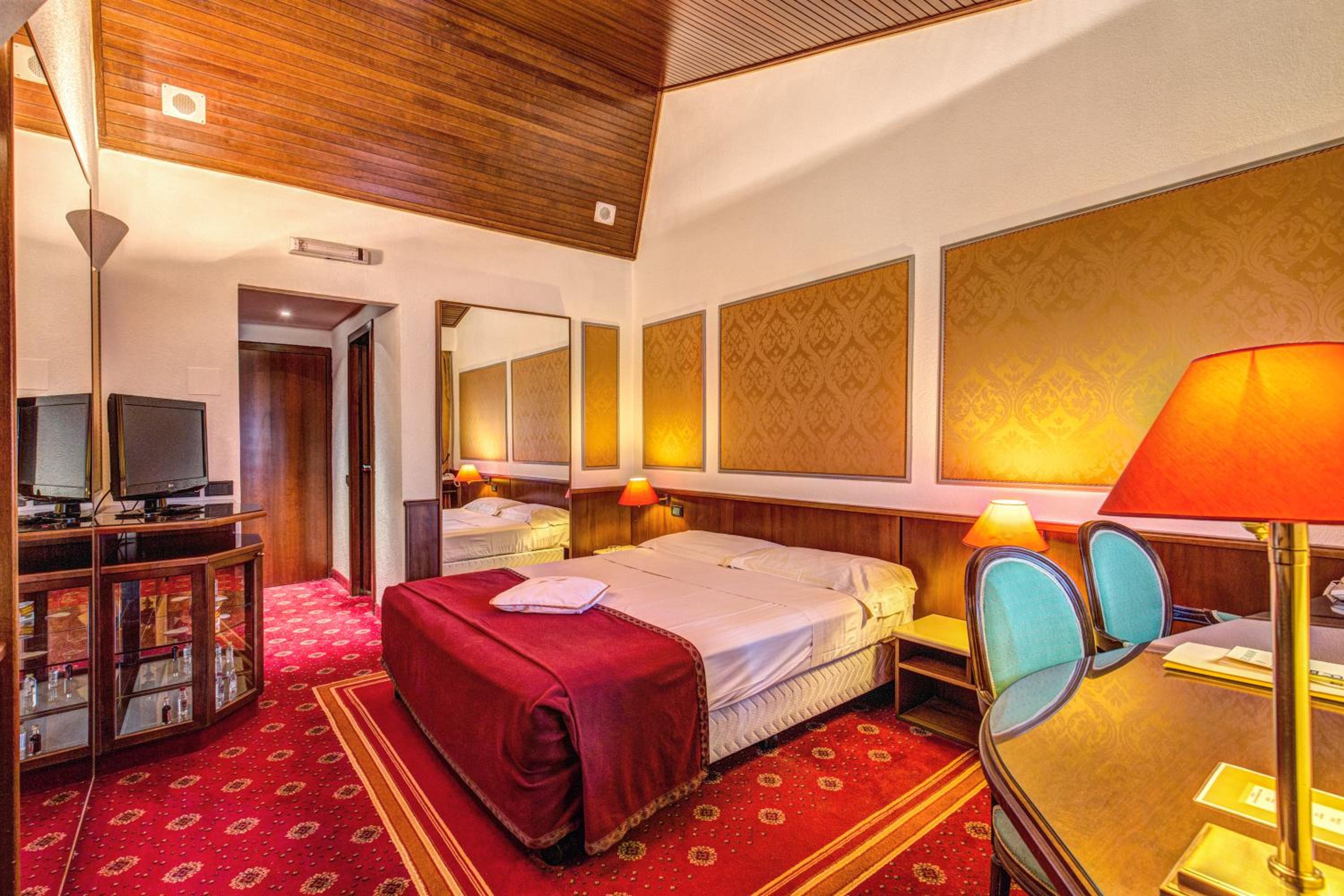 Standard Double Room - Photo 3
