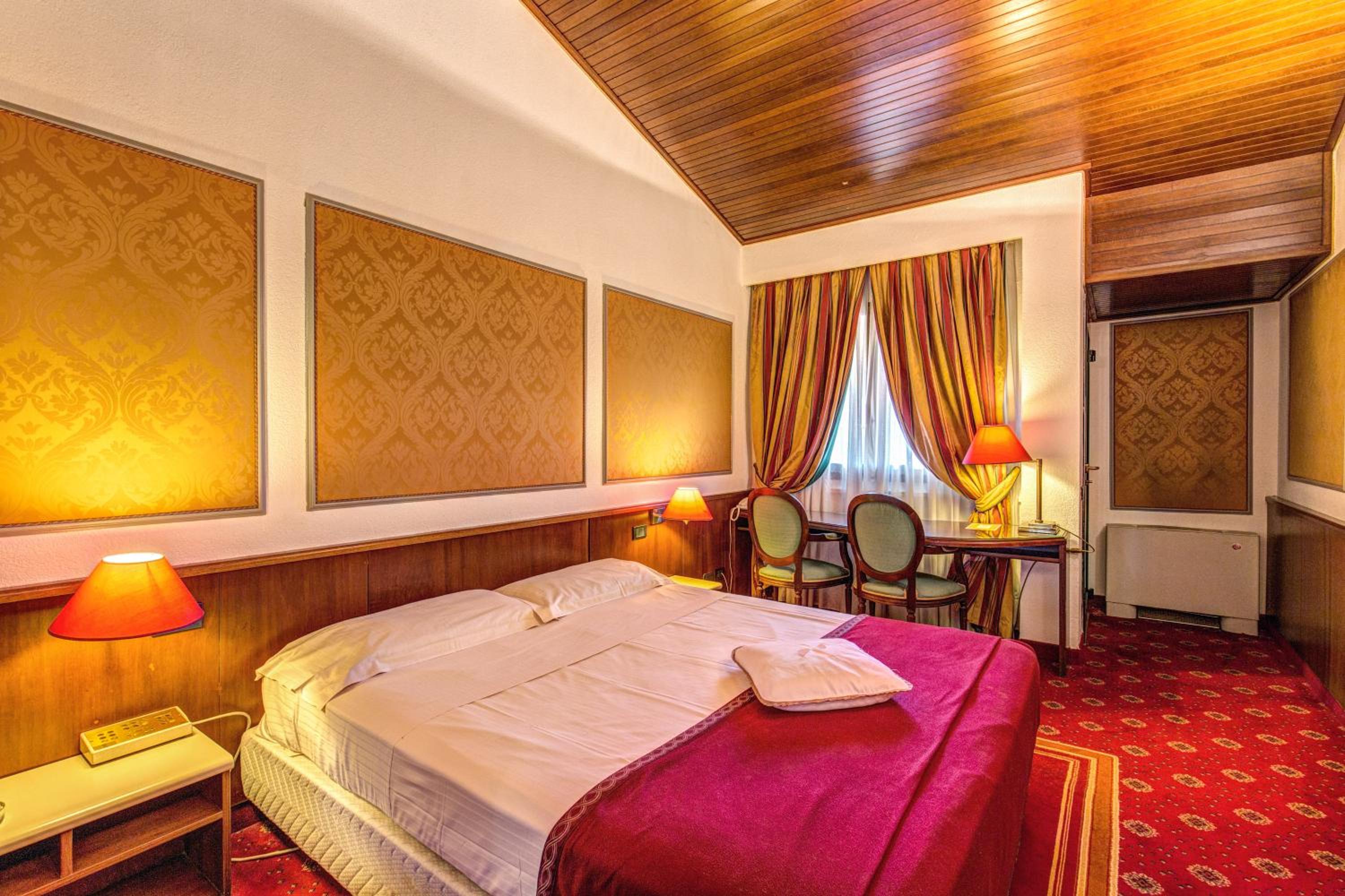 Twin Room - Photo 6