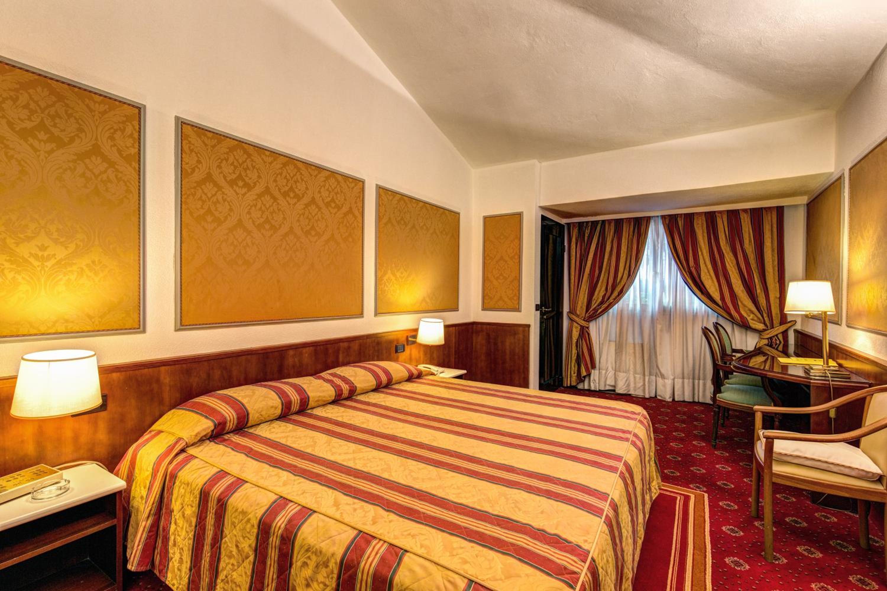 Standard Double Room - Photo 5