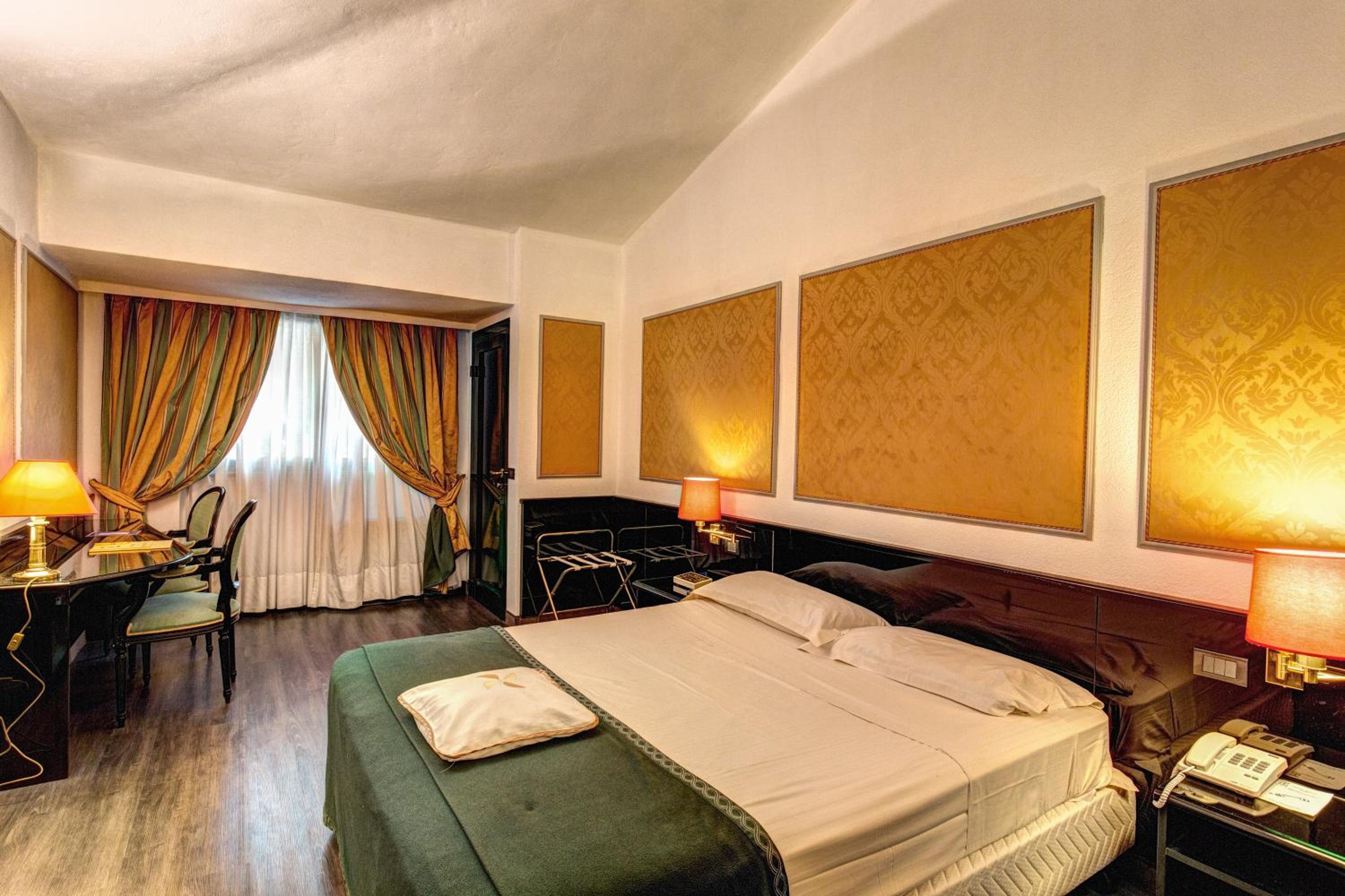 Twin Room - Photo 1