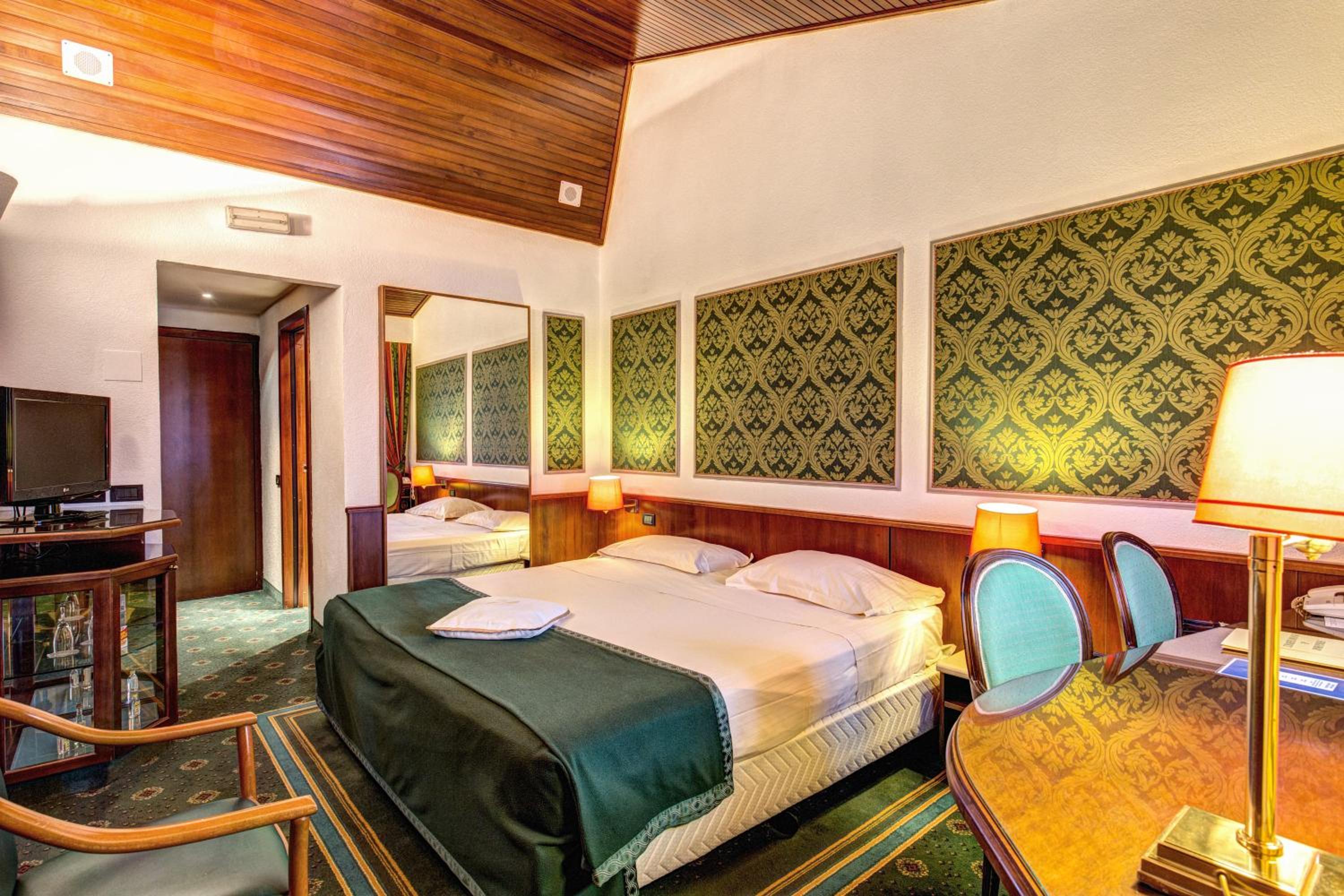 Standard Double Room - Photo 6