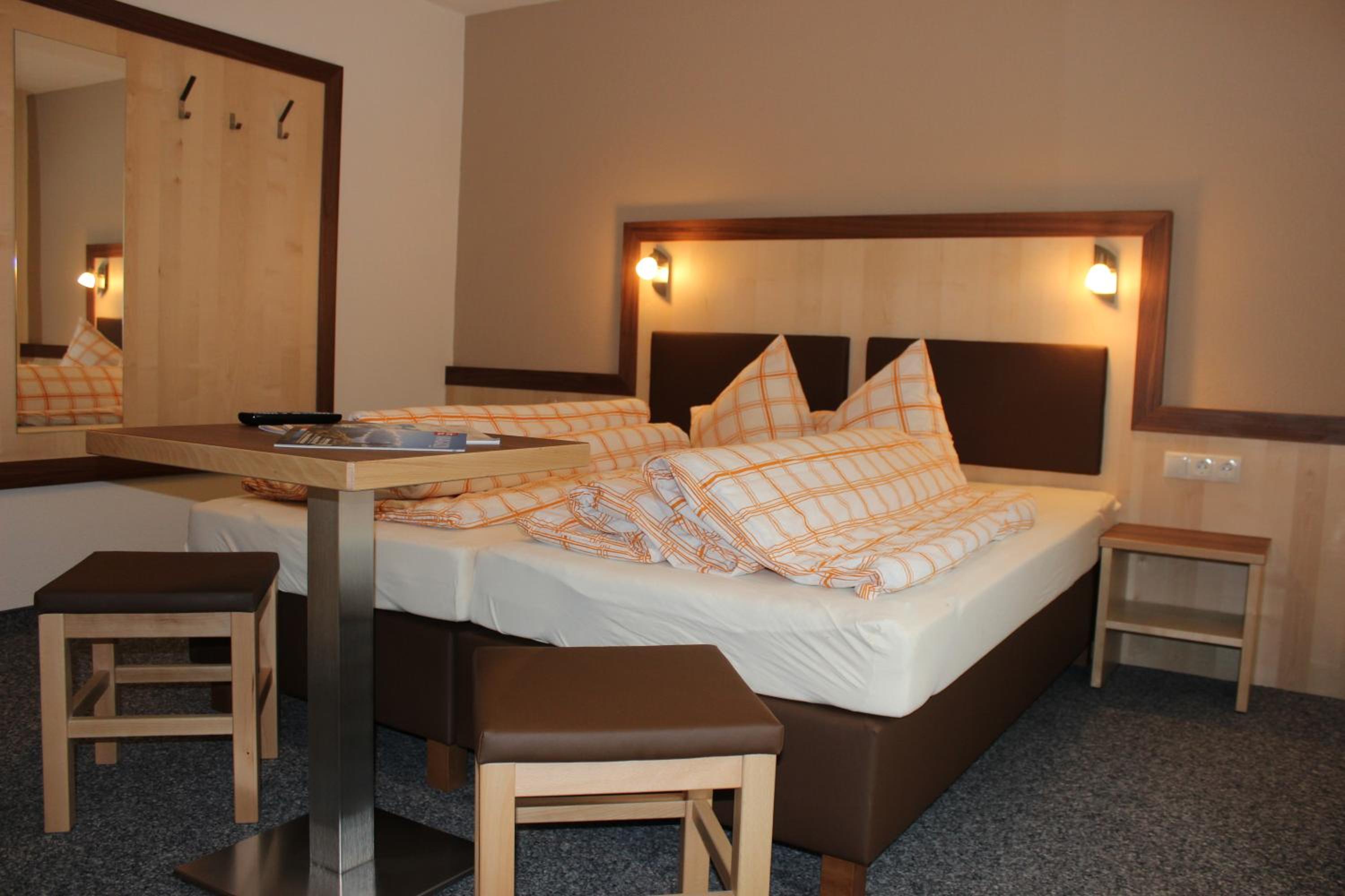 Double Room with Balcony - Photo 3