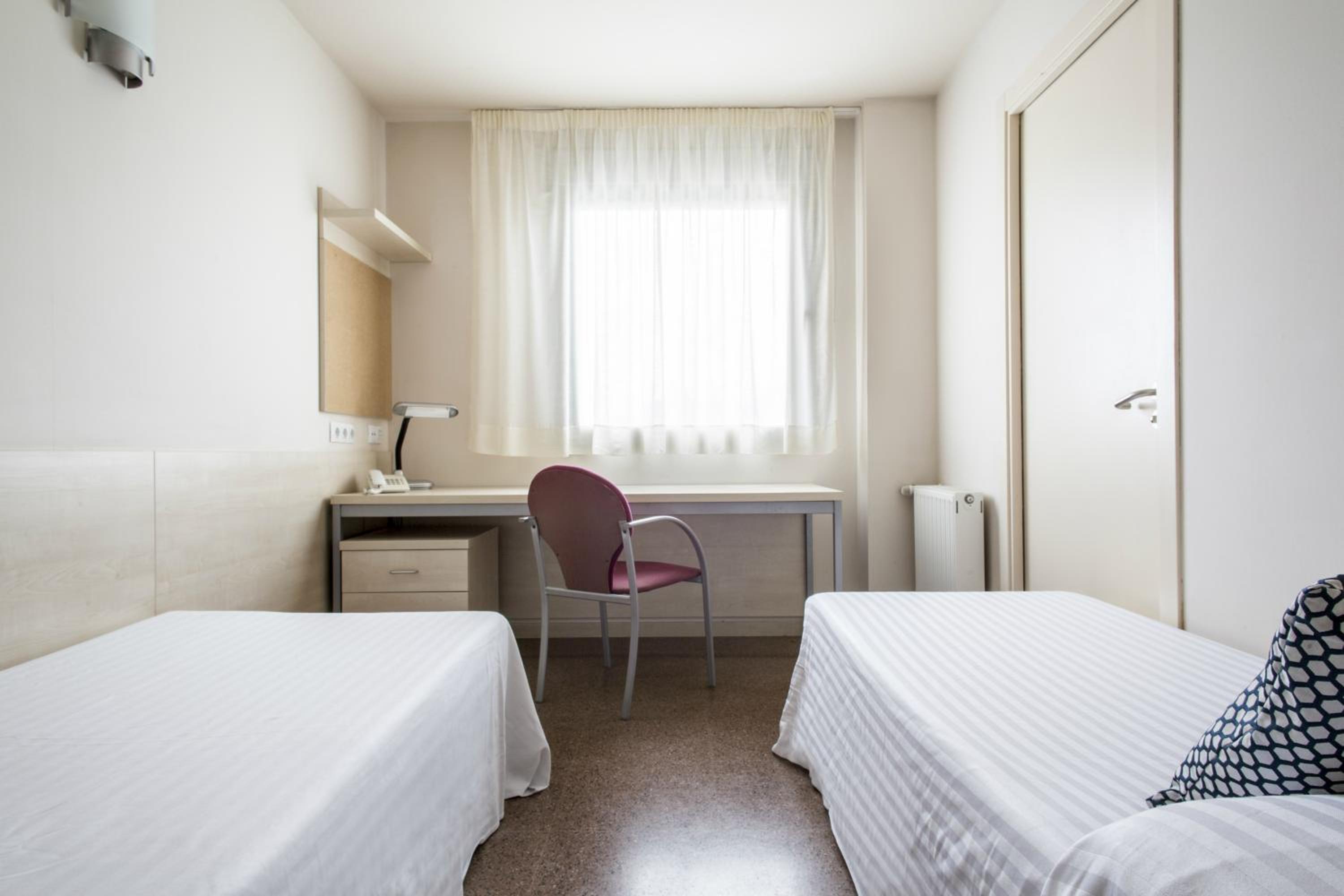 Basic Twin Room photo 3