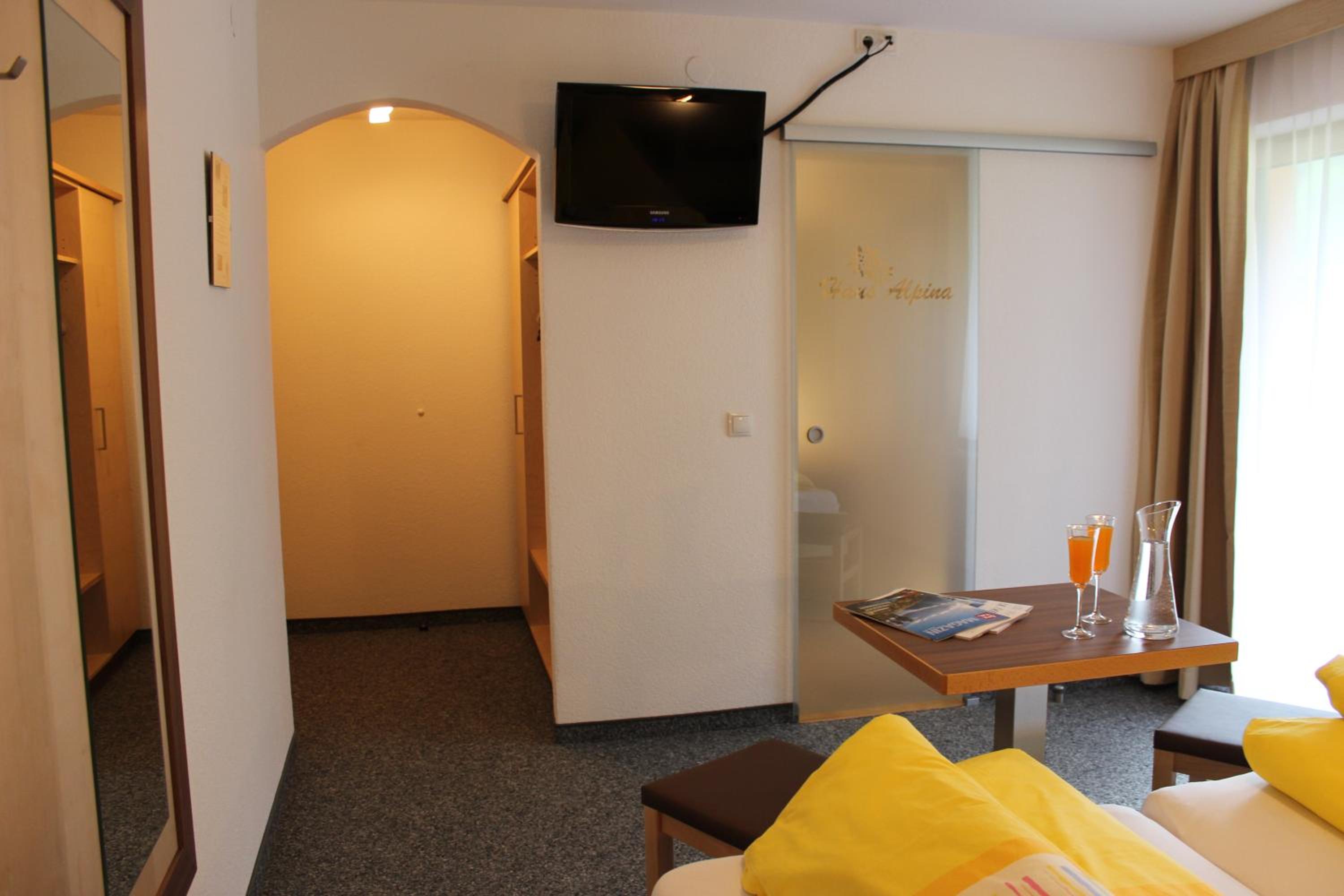 One-Bedroom Apartment with Balcony photo 2