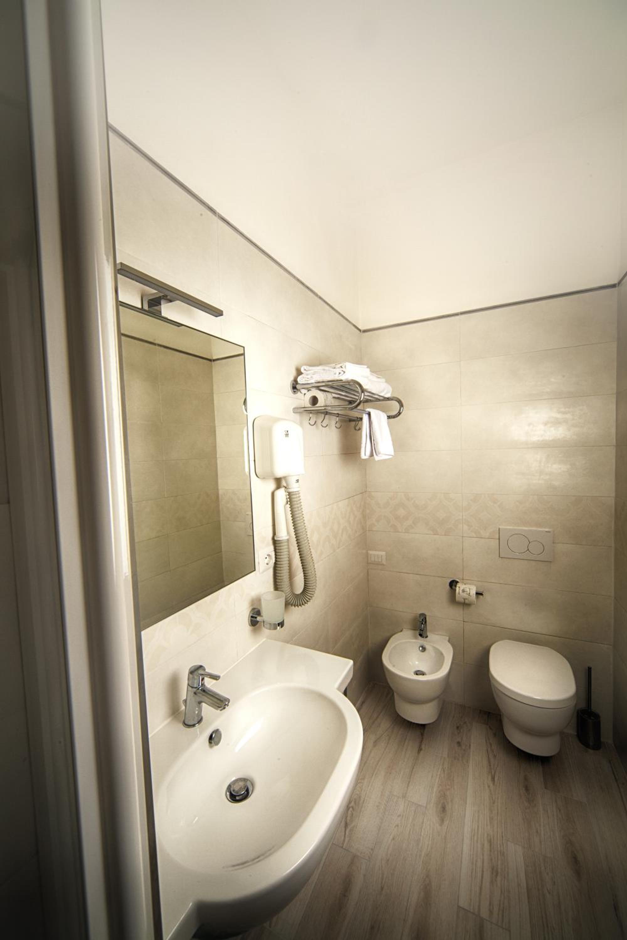 Double Room - Photo 6
