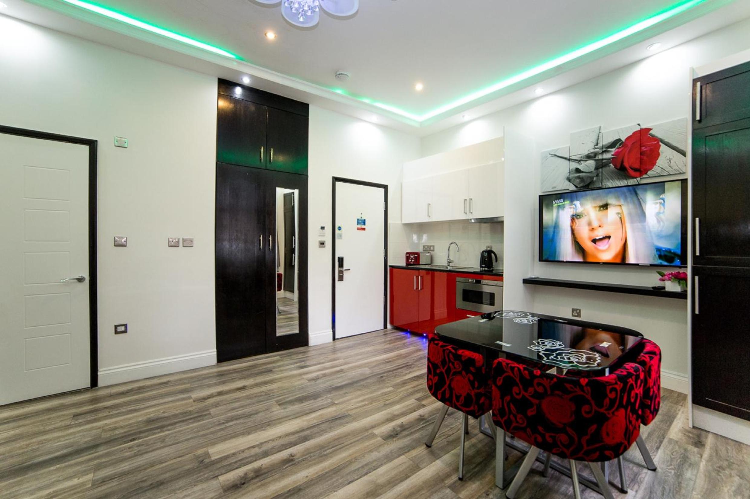 One-Bedroom Apartment (4 Adults) photo 3
