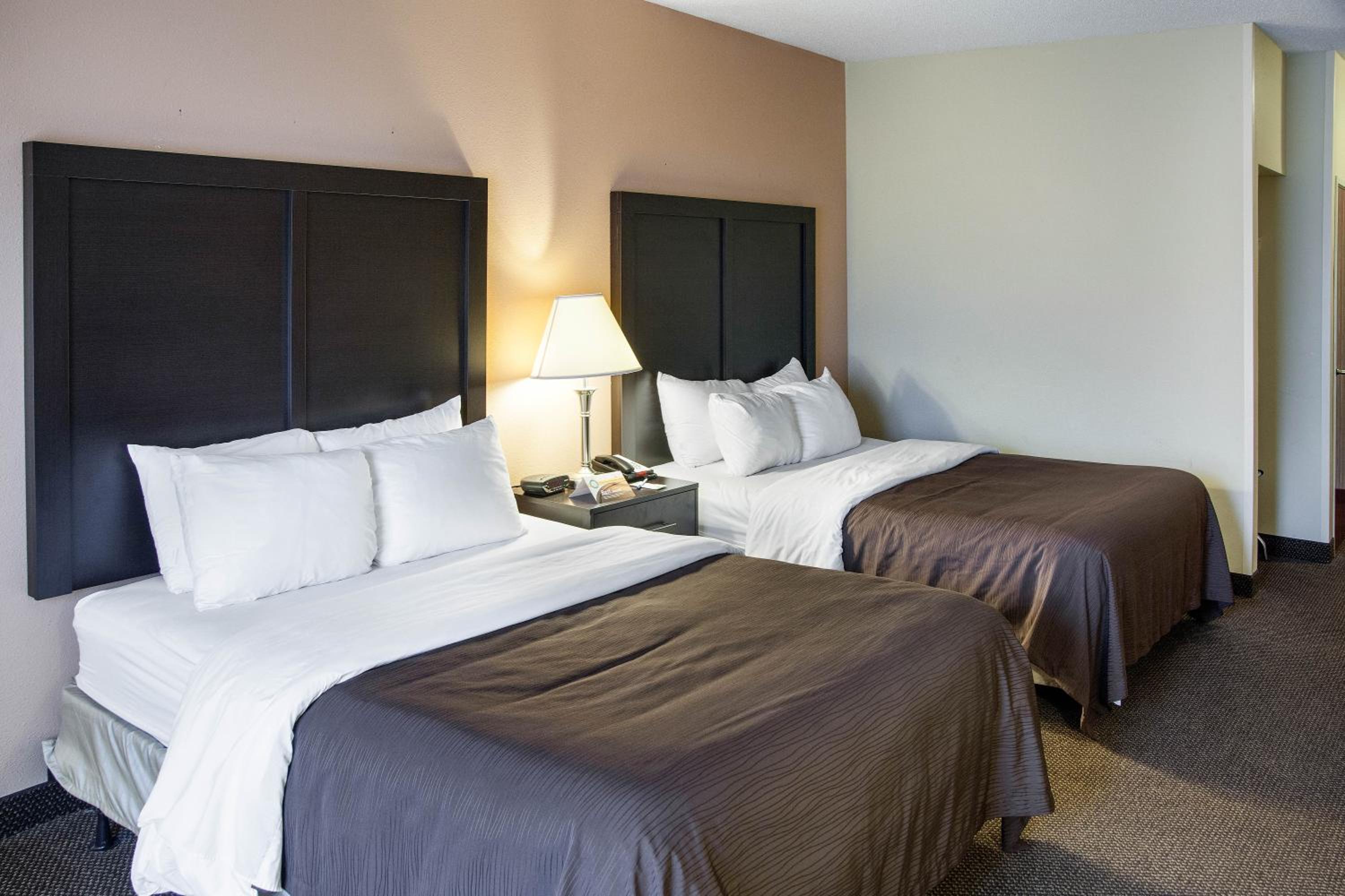 Queen Room with Two Queen Beds - Non-Smoking - Photo 1