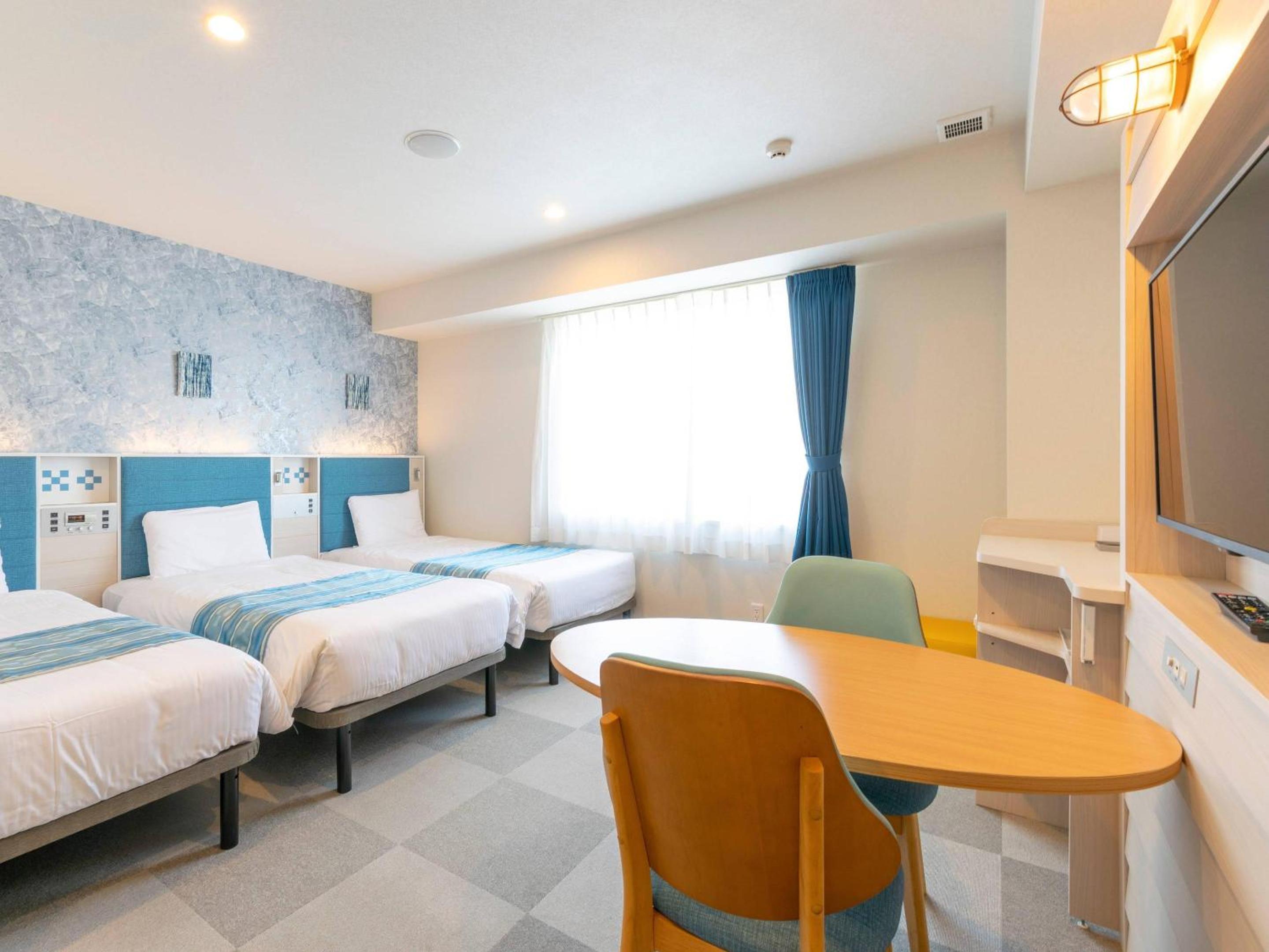 Room with Three Single Beds - Non-Smoking photo 2