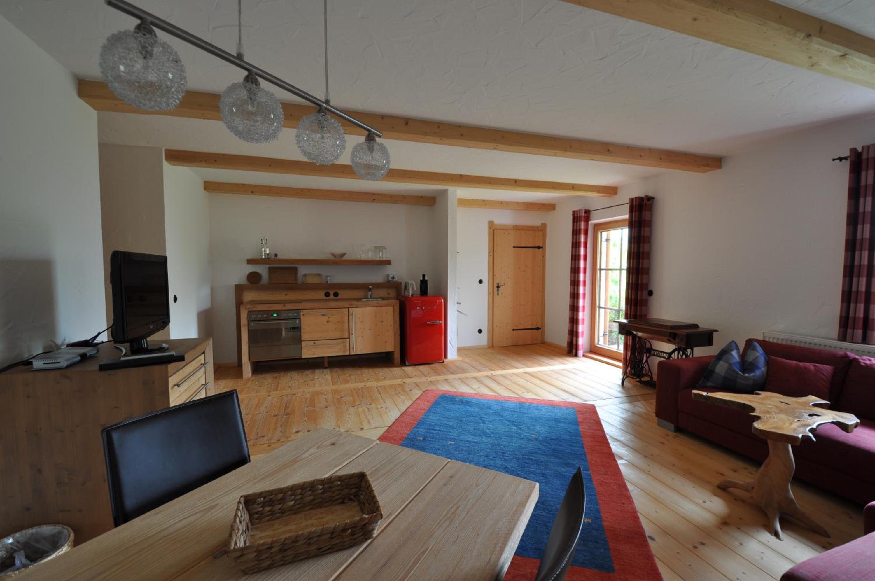 One-Bedroom Apartment with Terrace photo 2