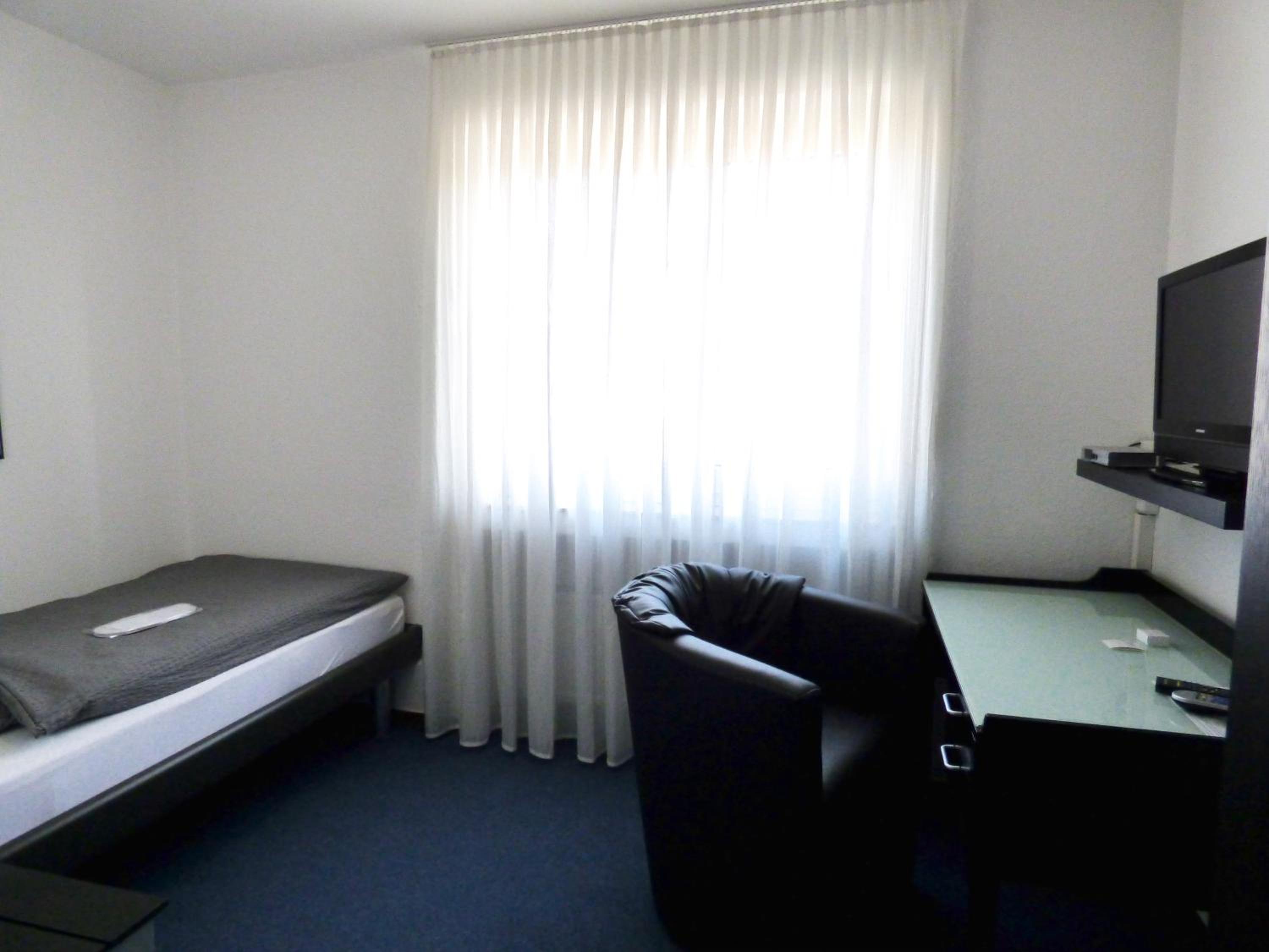 Single Room photo 2
