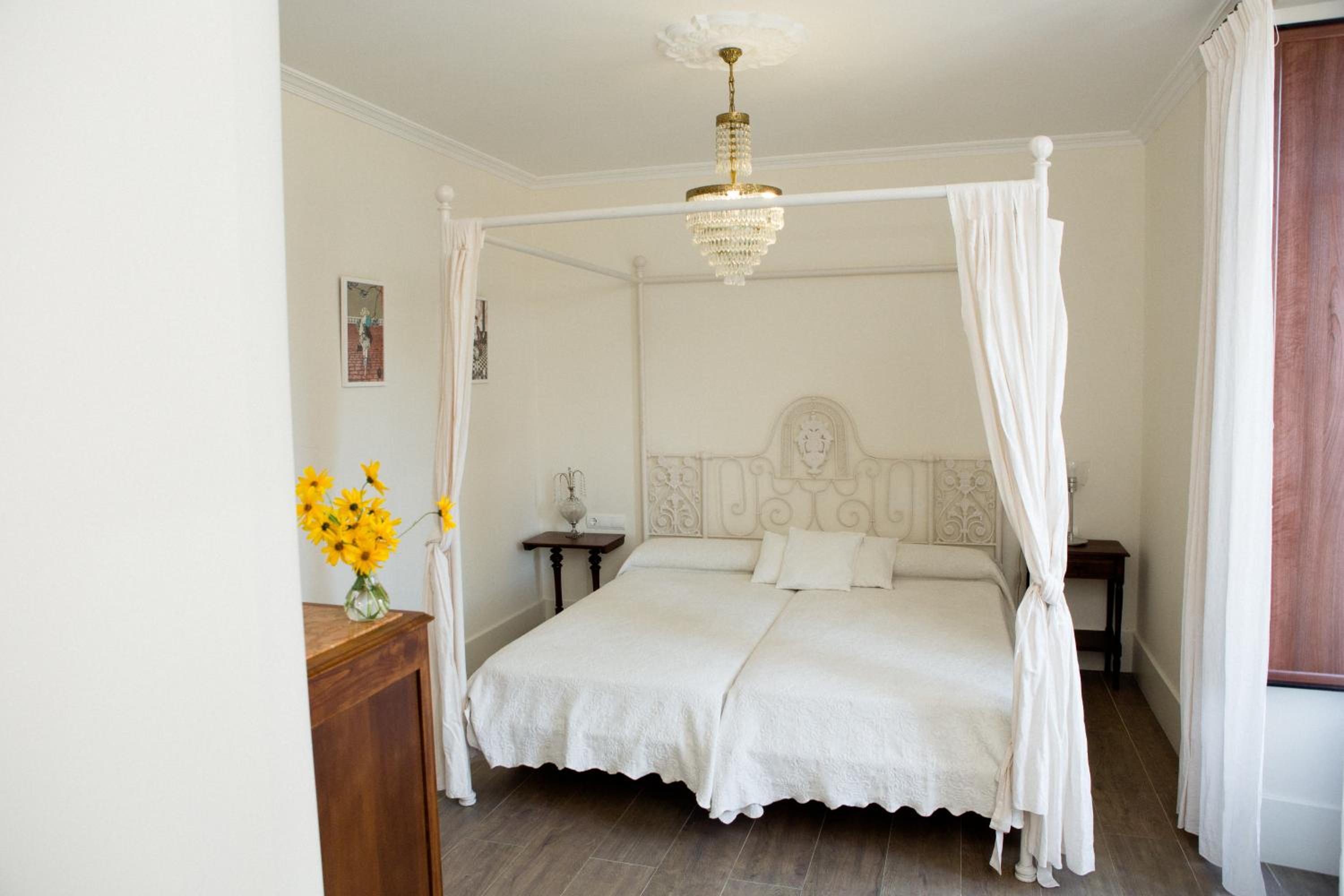 Superior Double or Twin Room - Photo 10