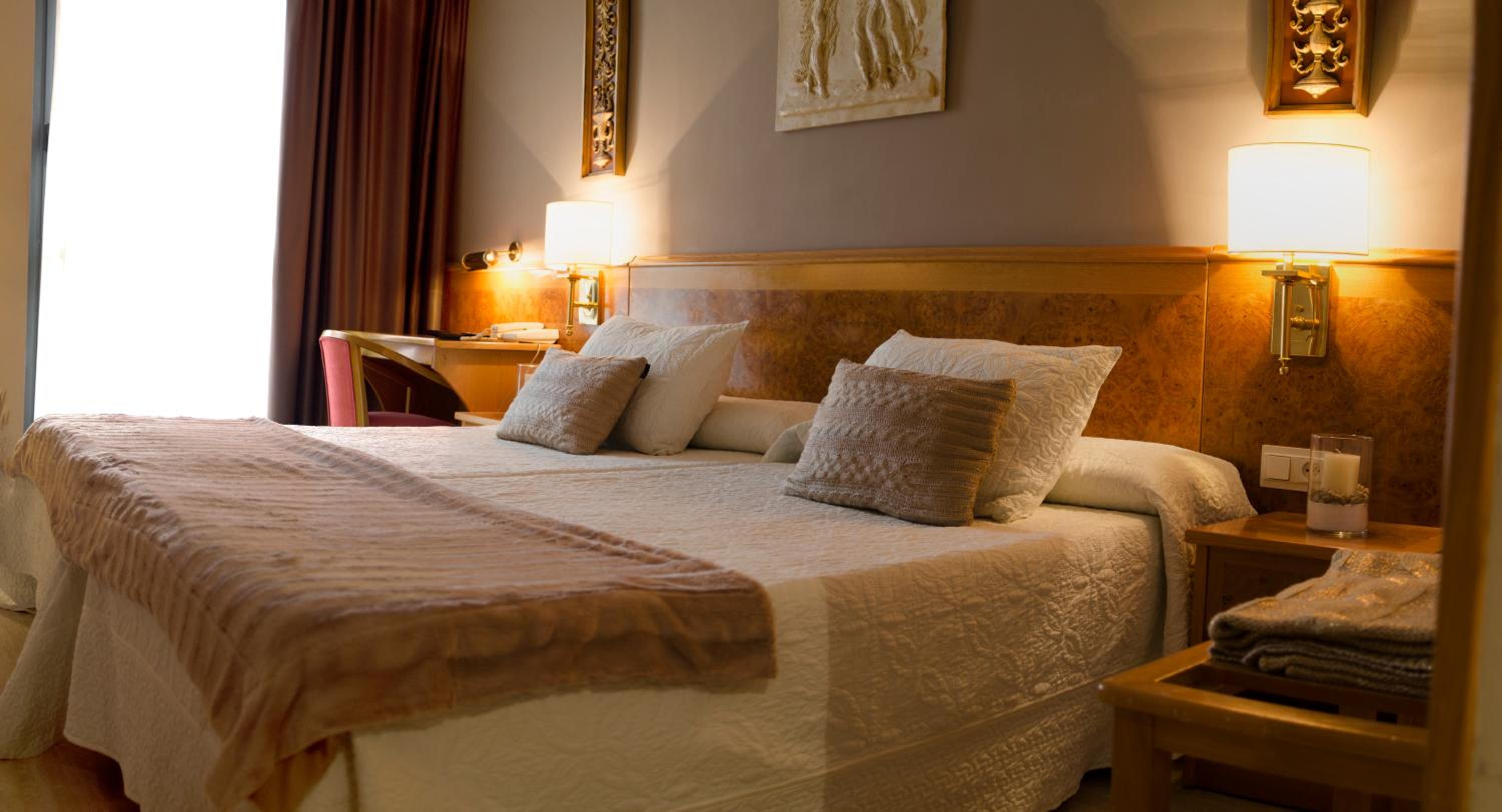Double or Twin Room - Photo 6