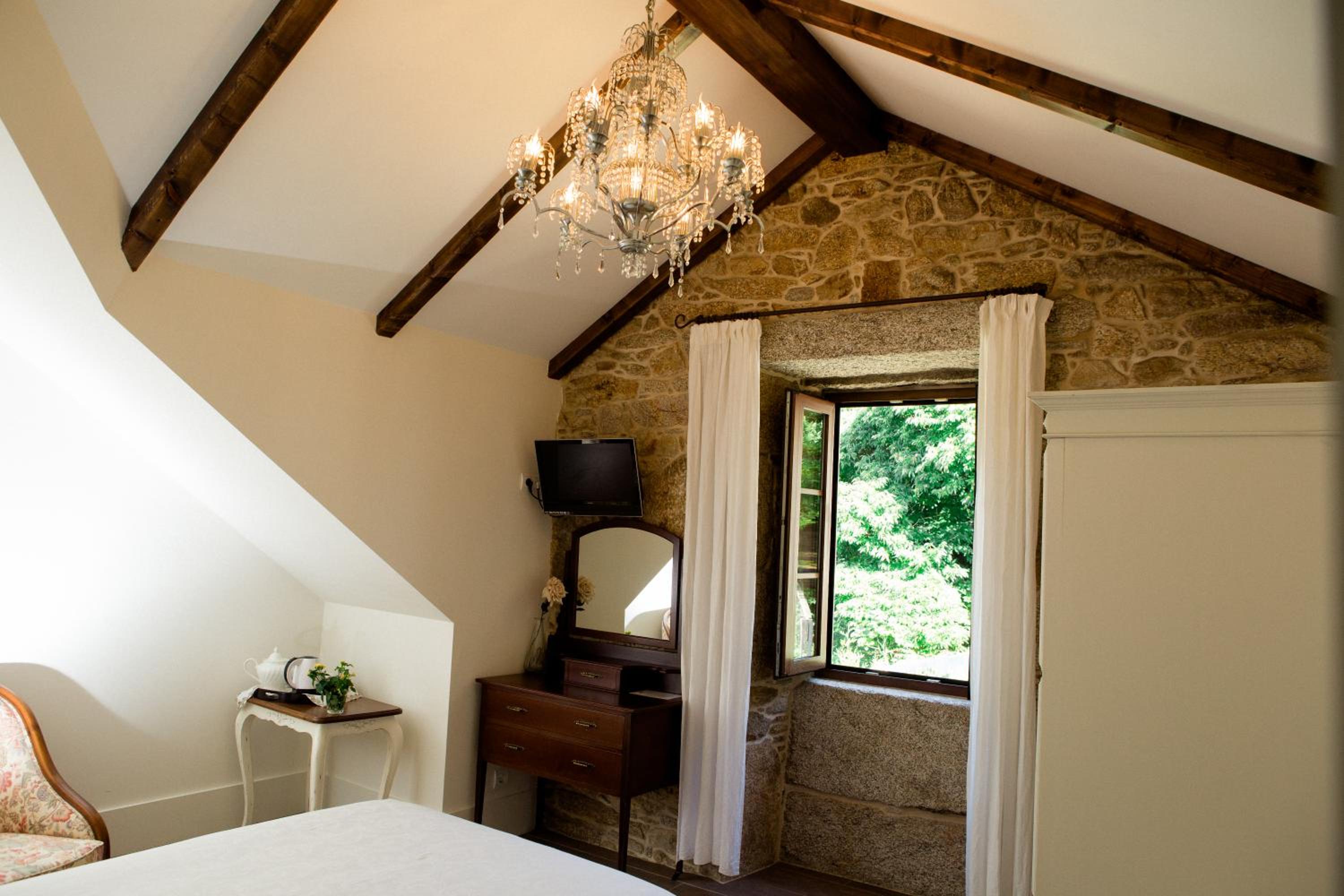 Standard Double or Twin Room - Photo 7