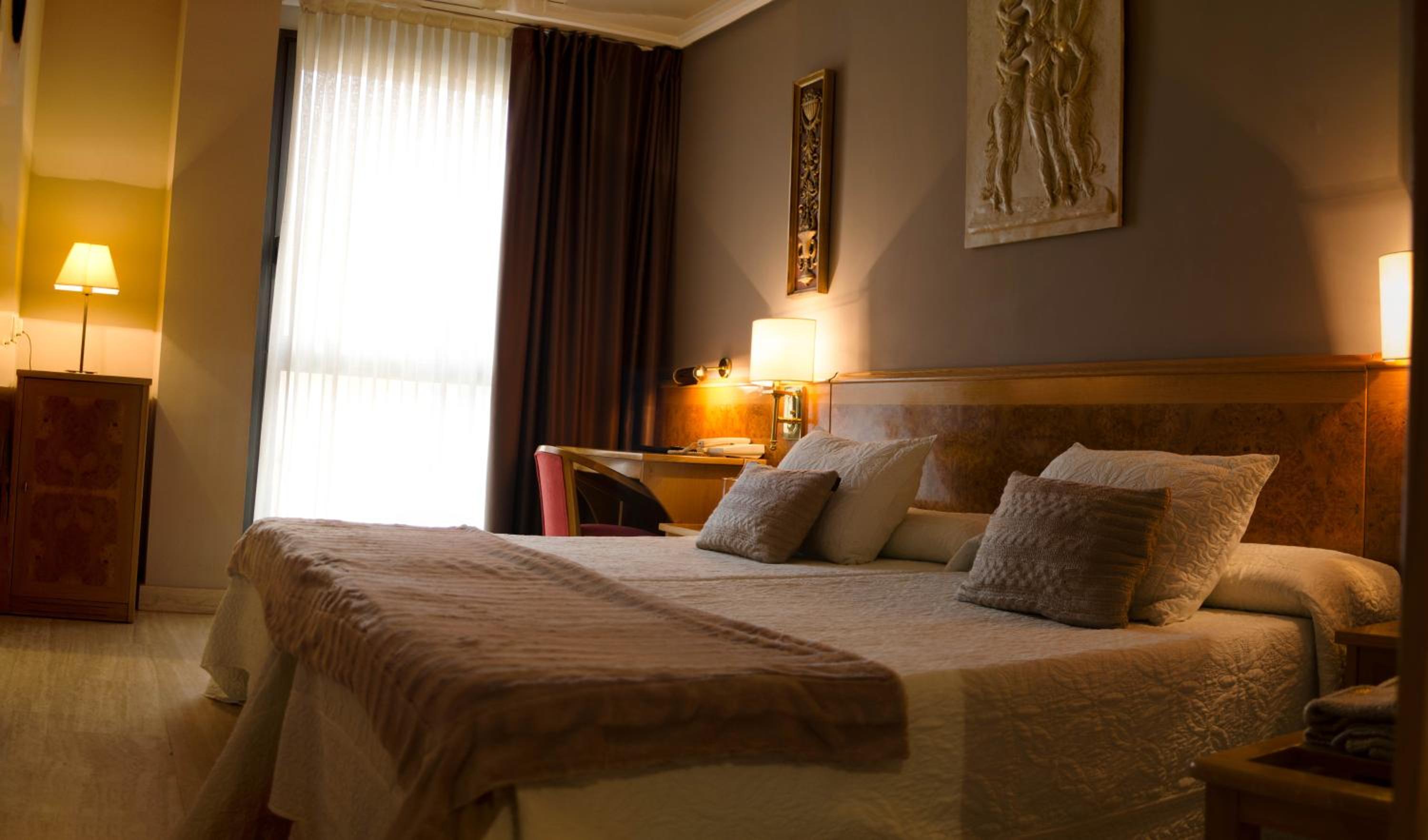 Double or Twin Room - Photo 4