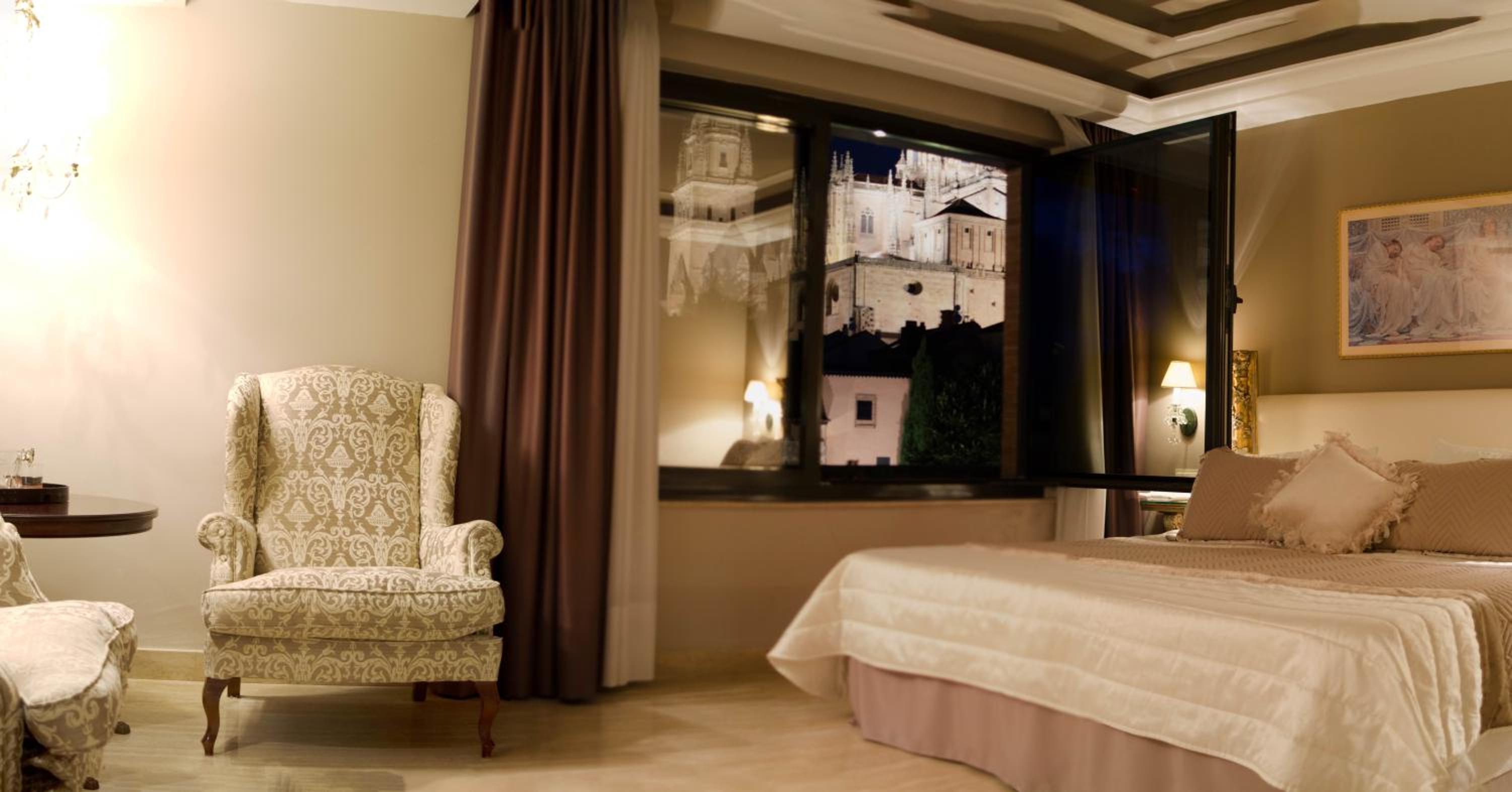 Suite - Photo 1