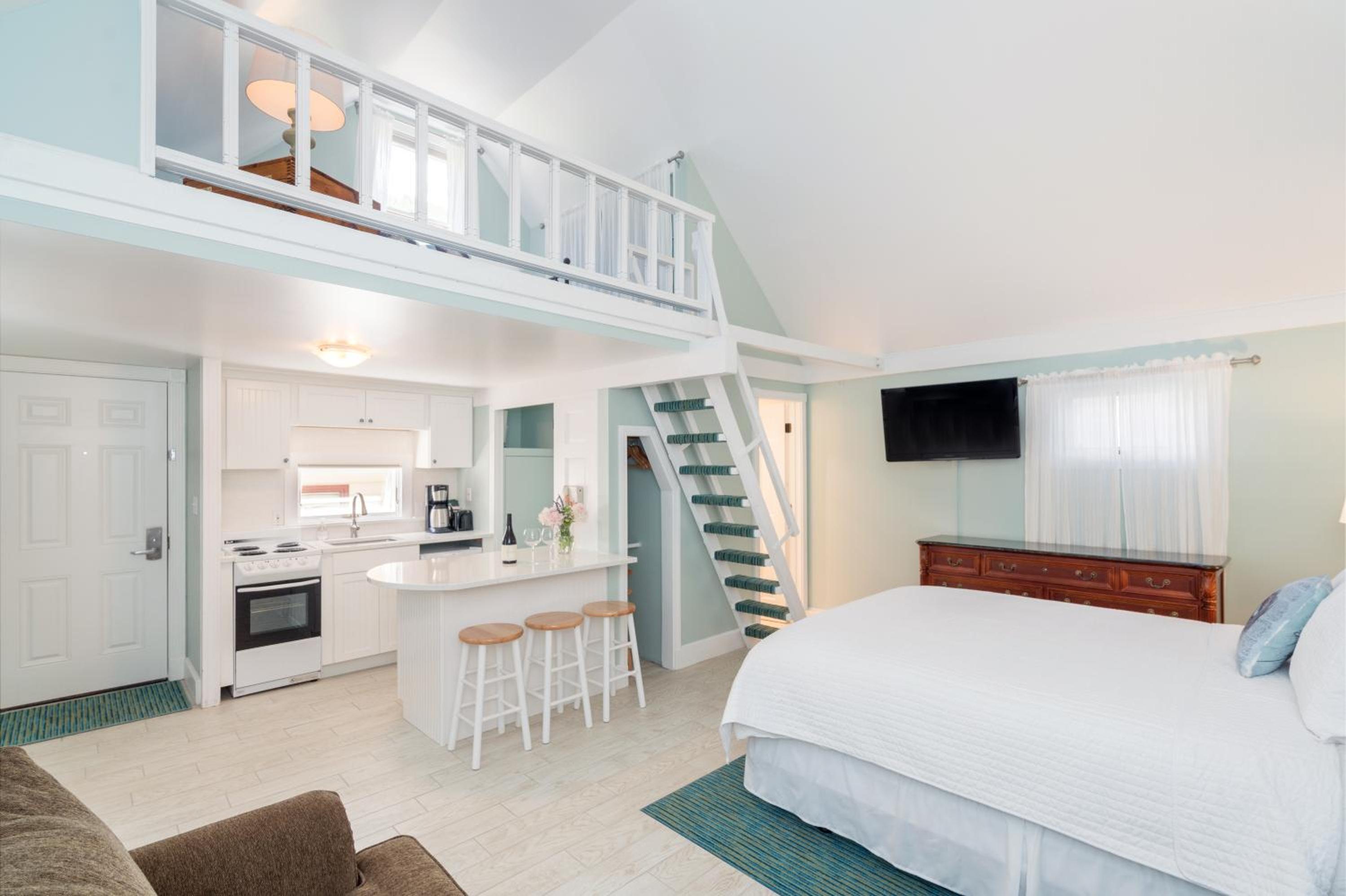 Cozy Cottage - Photo 1