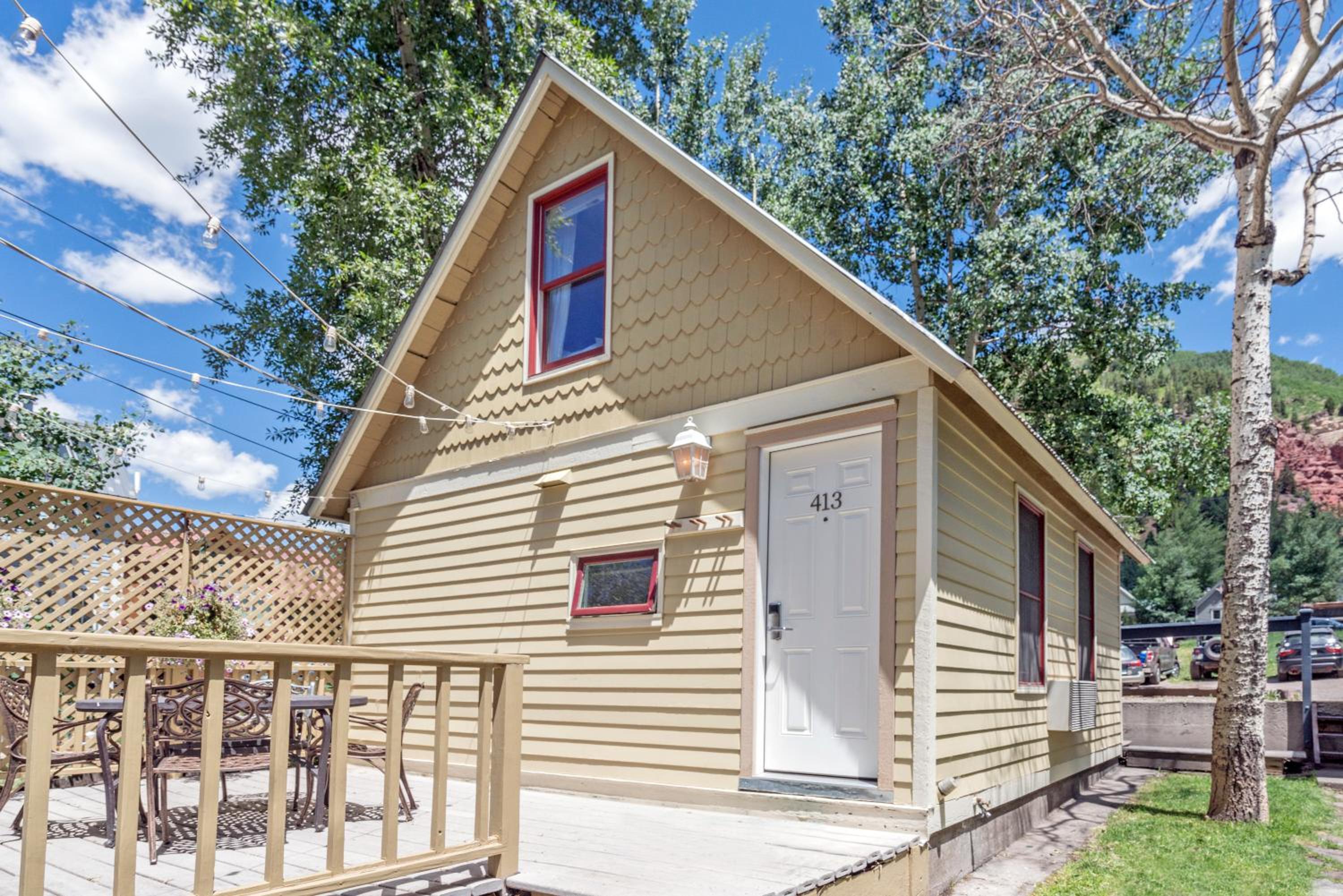 Cozy Cottage - Photo 2