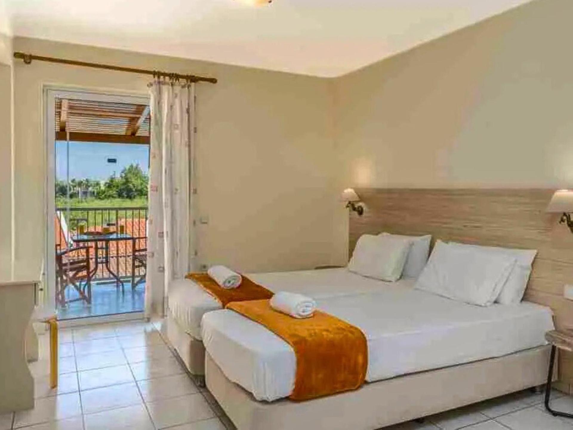 Triple Room with Pool View