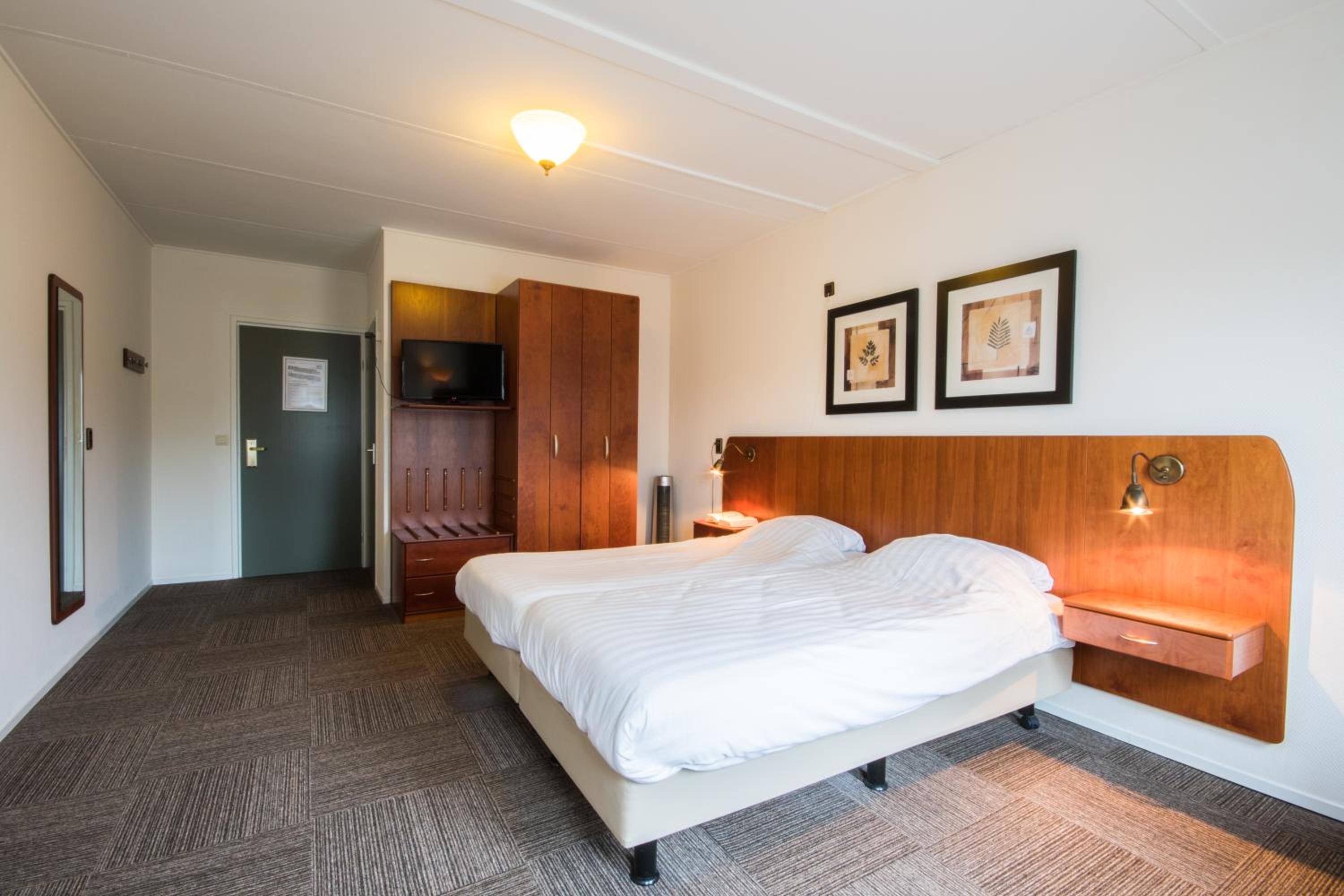 Standard Double Room - Photo 7