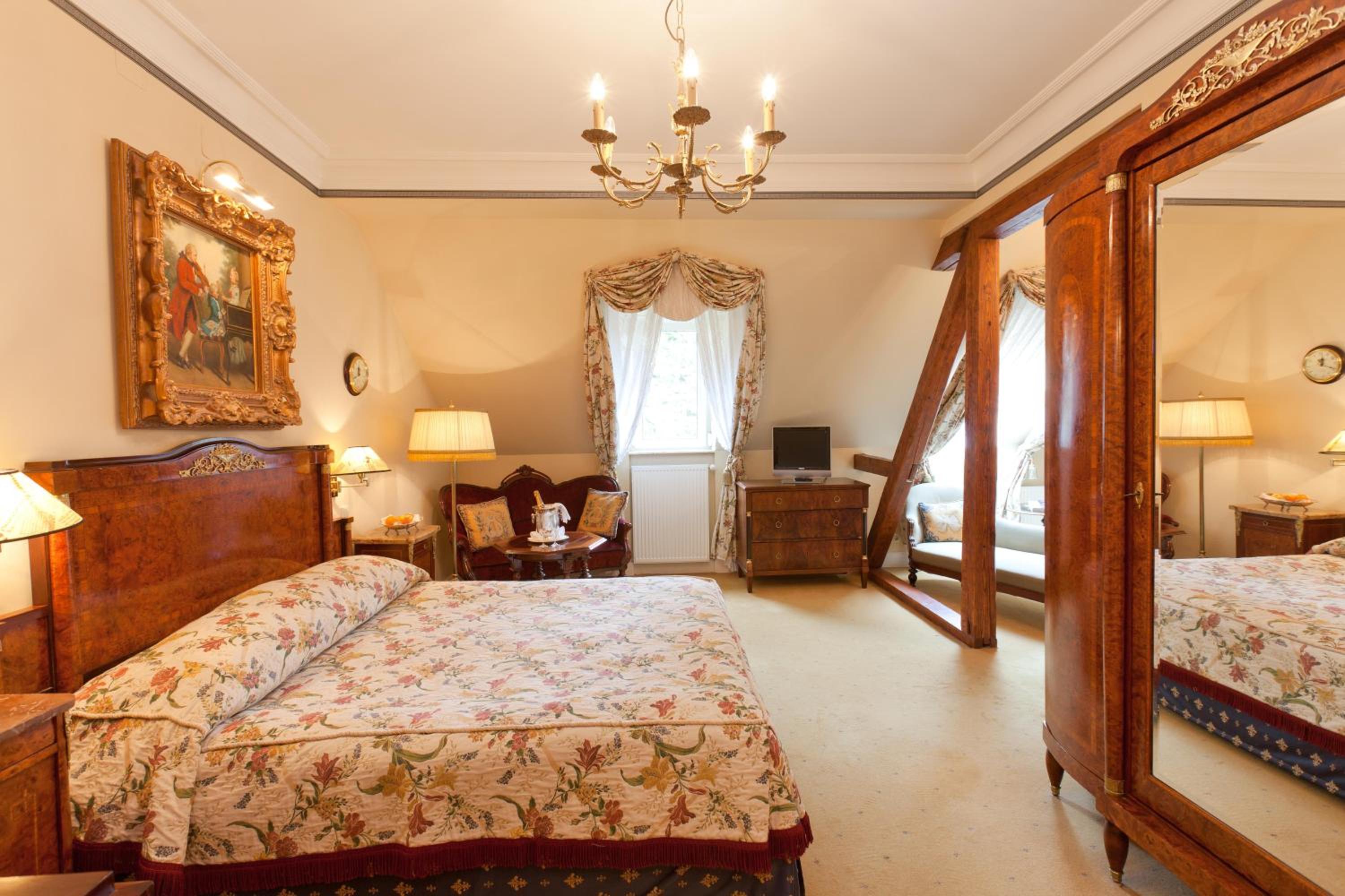 Deluxe Room - Photo 14