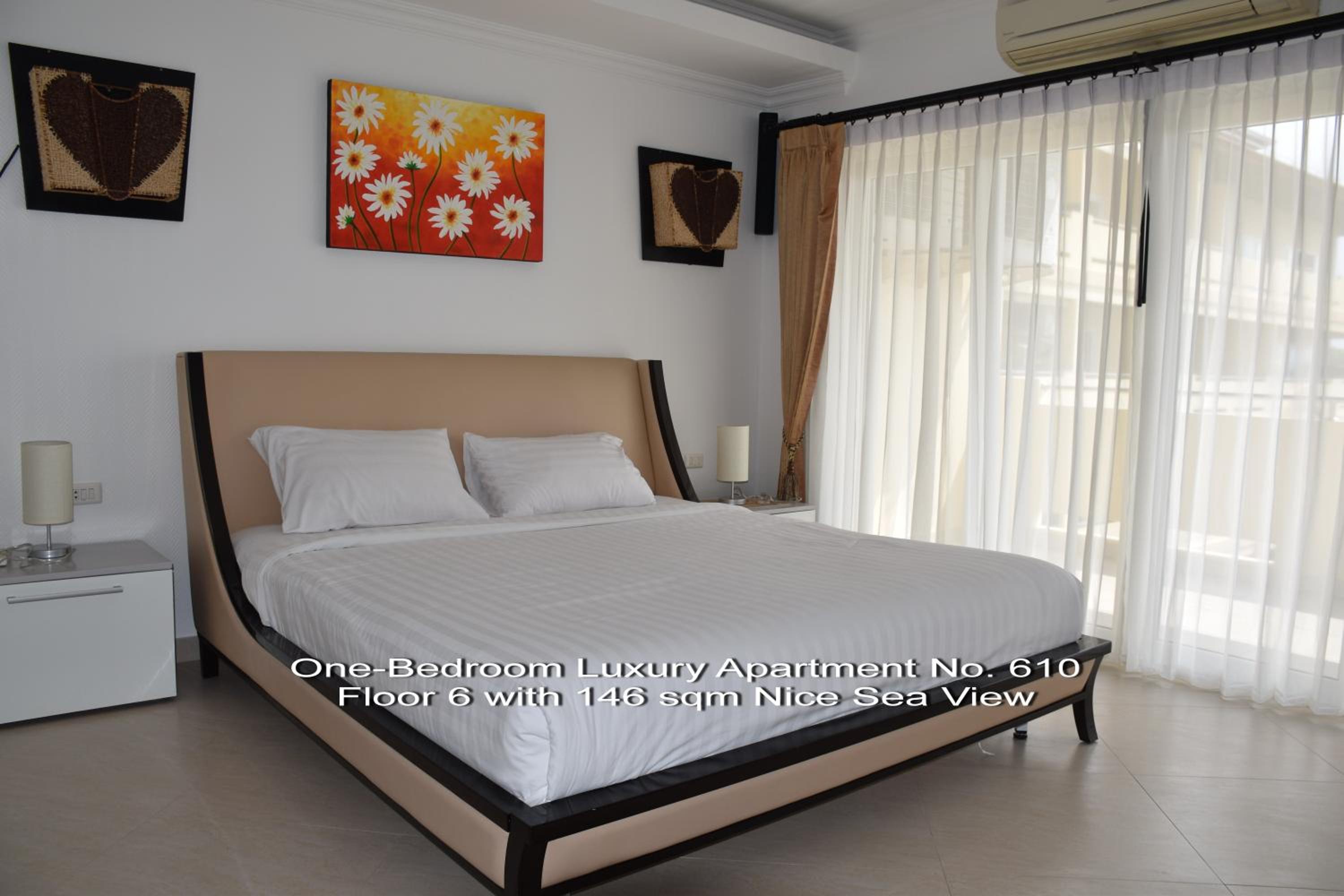 Deluxe One-Bedroom Suite with Sea and Pool View - 610