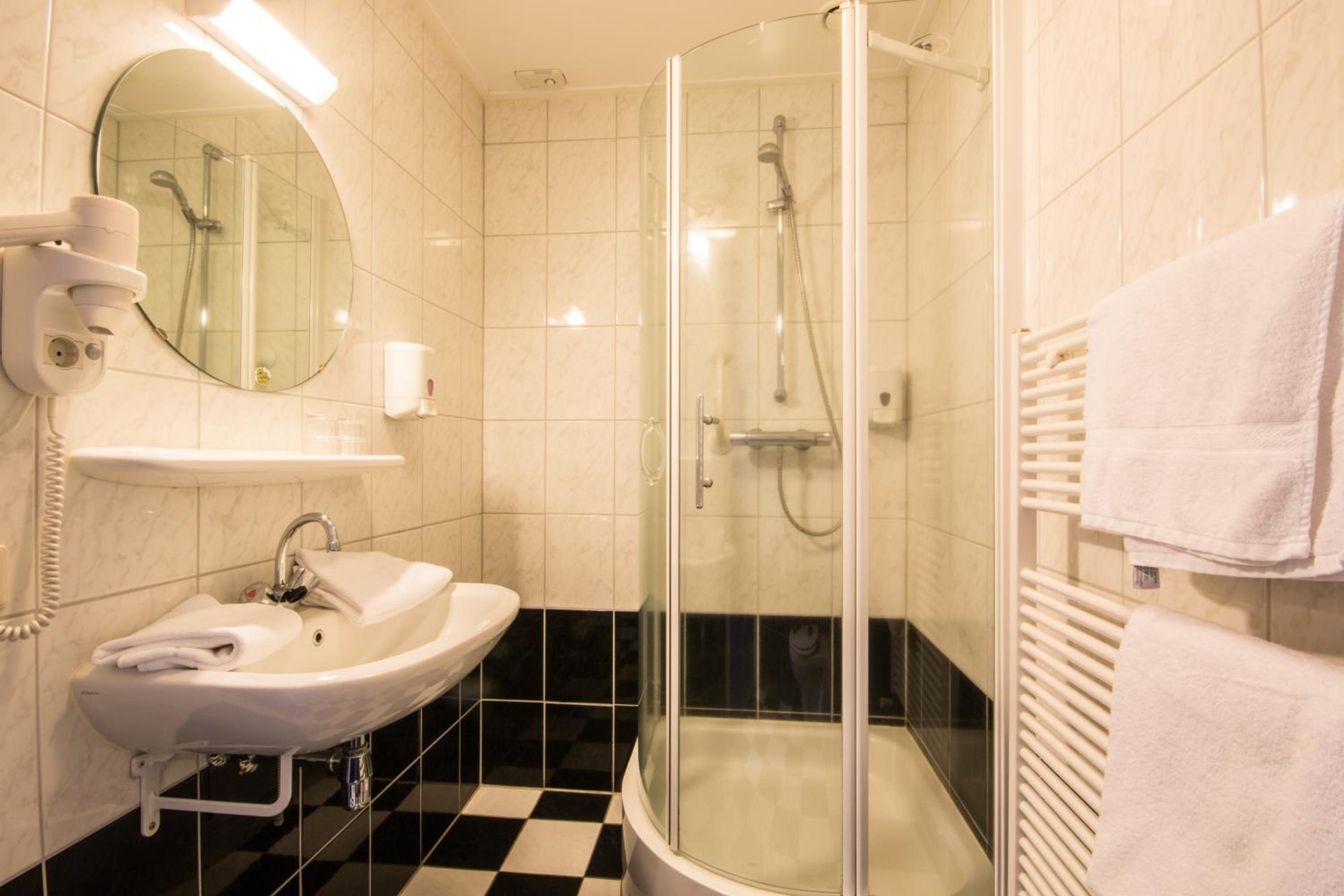 Standard Double Room - Photo 5