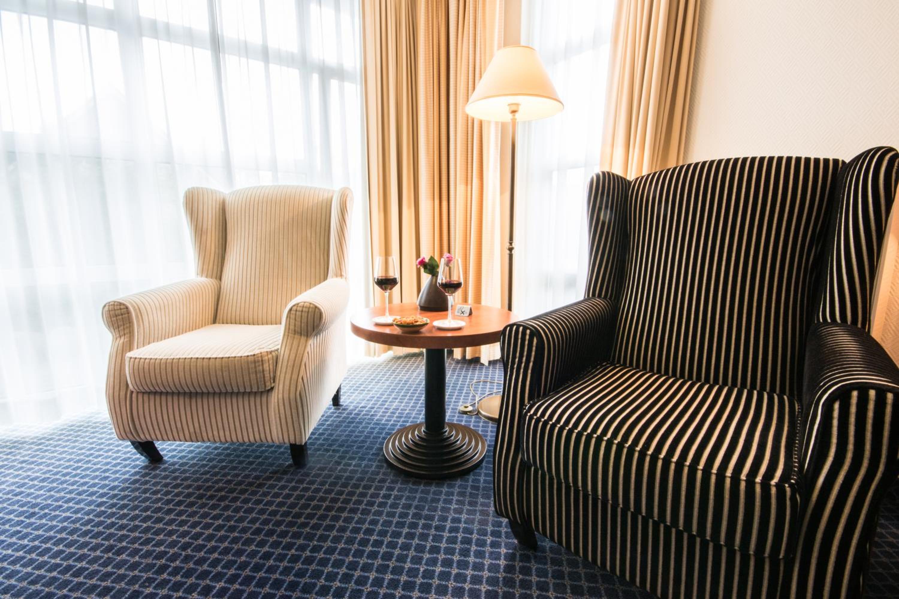Large Double Room - Photo 6