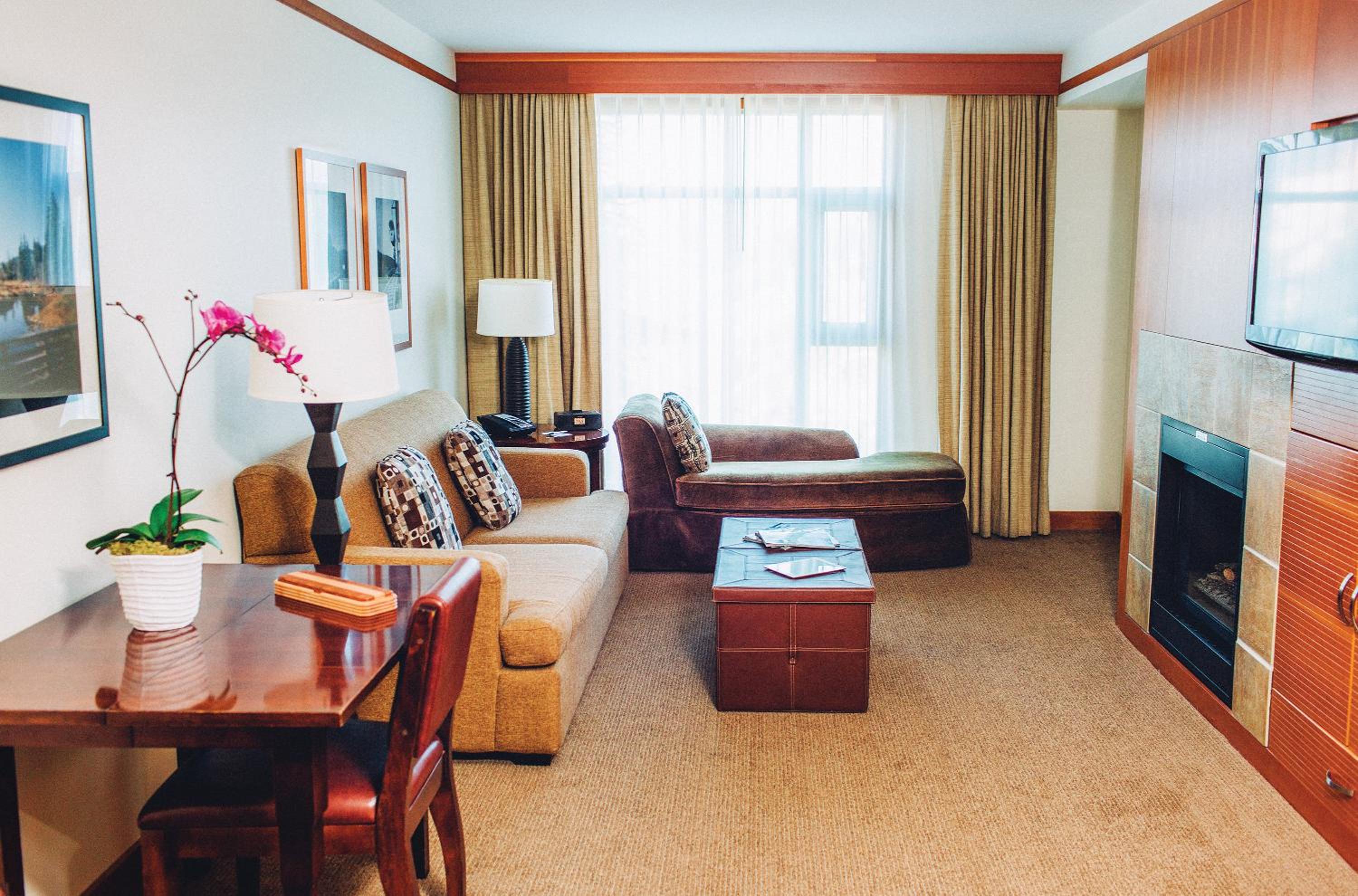 One Bedroom Lower Floor Suite - Photo 1