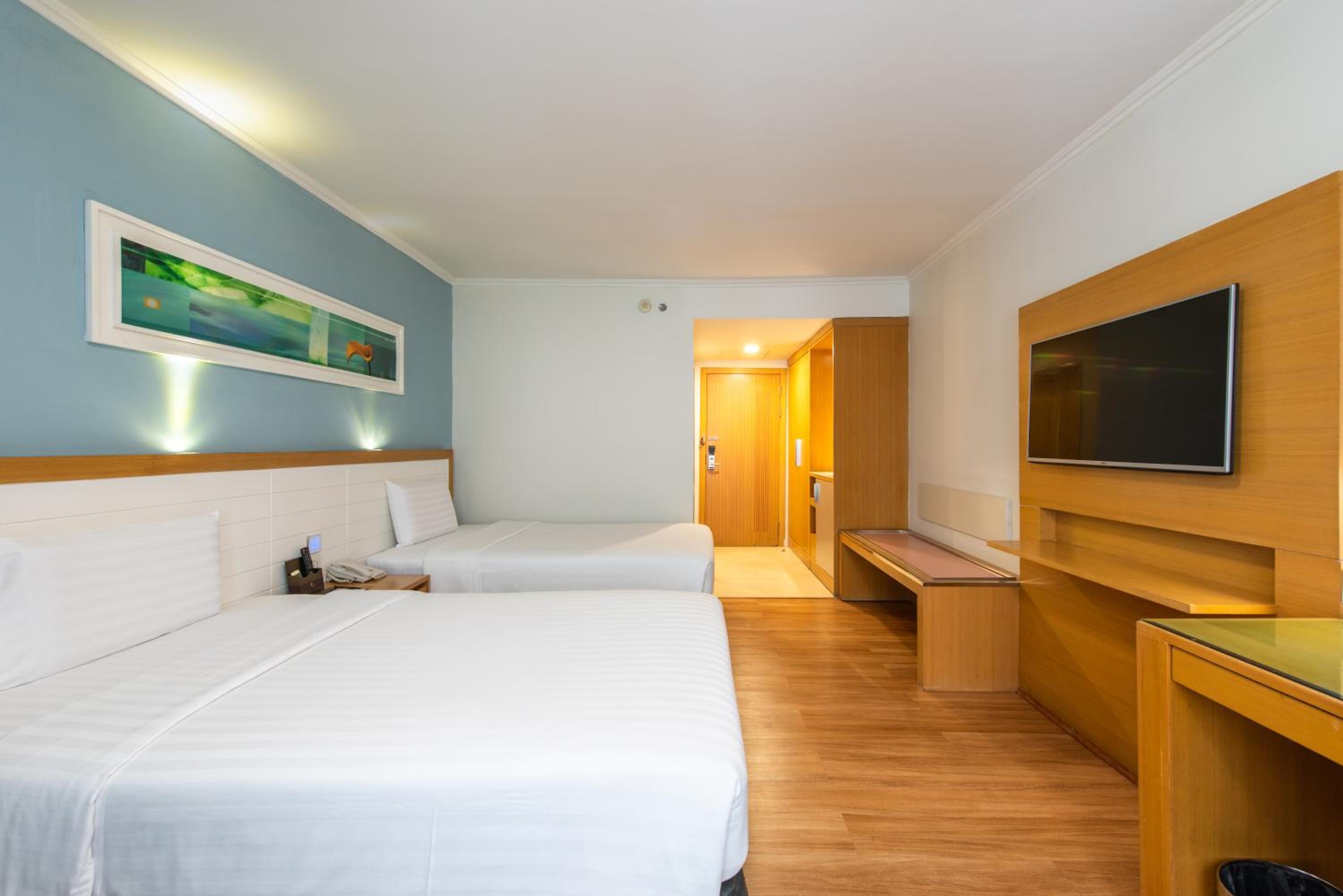 Superior Triple Room photo 3