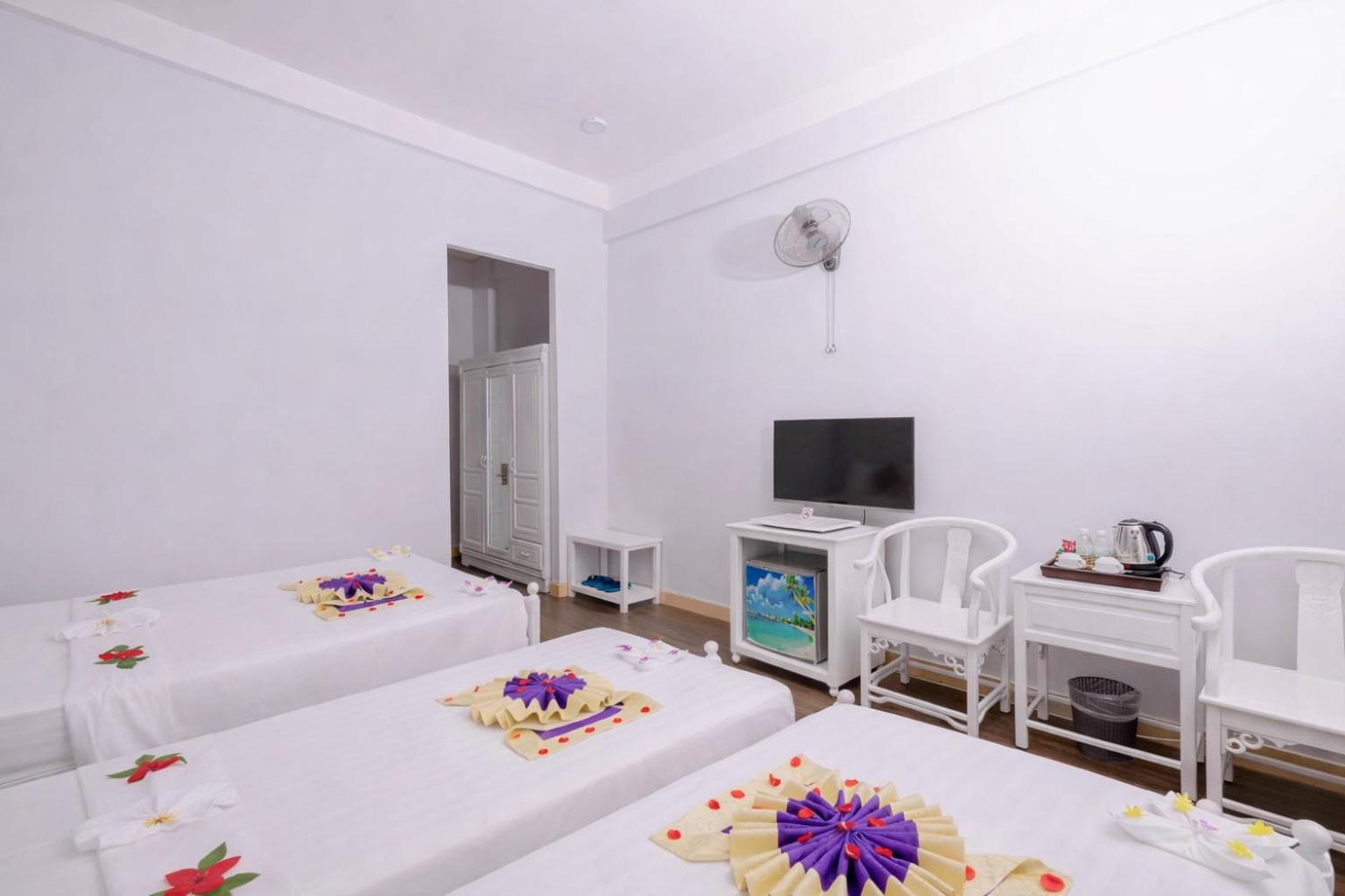 Family Room - Photo 4