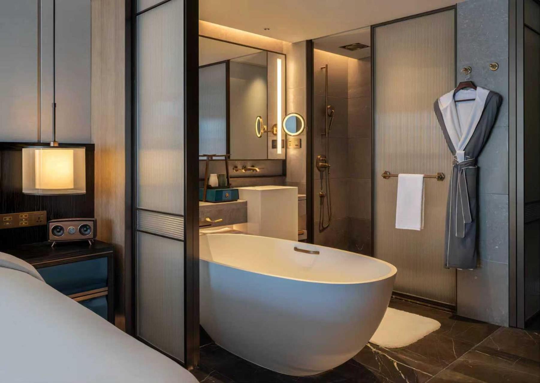 Special Offer - Deluxe King Room photo 2