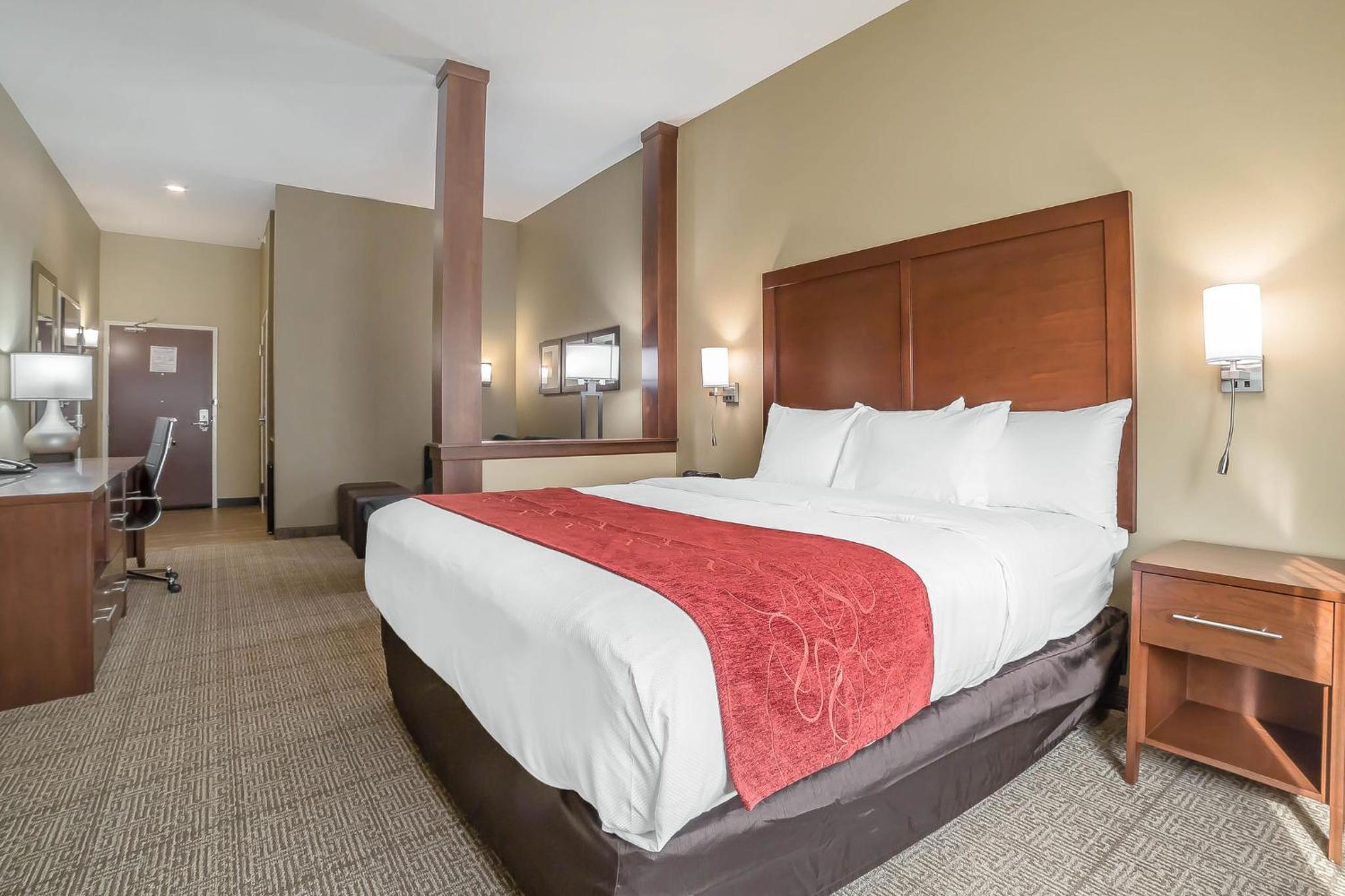 King Suite - Accessible/Non-Smoking photo 1