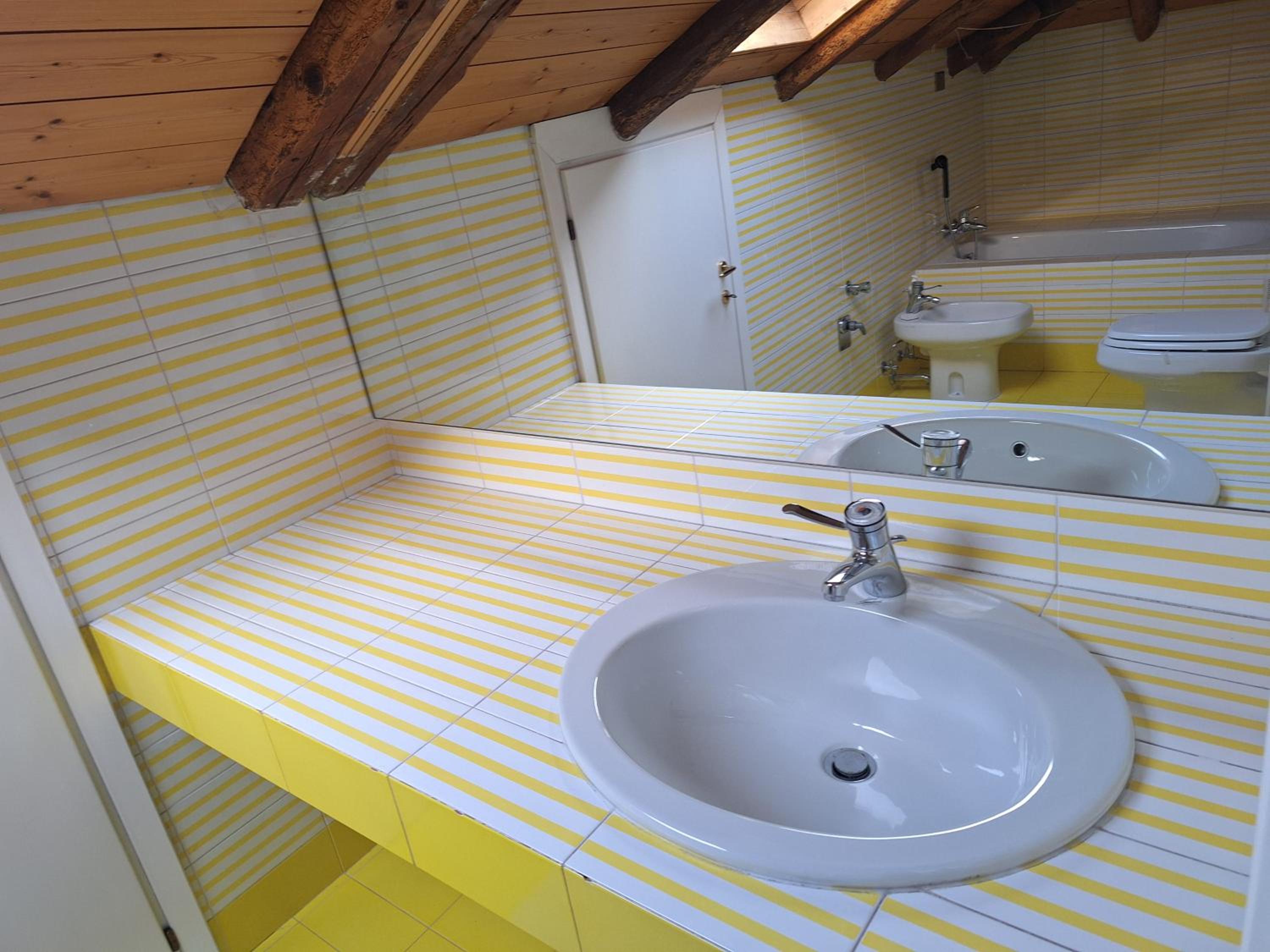 Twin Room with Private Bathroom photo 2