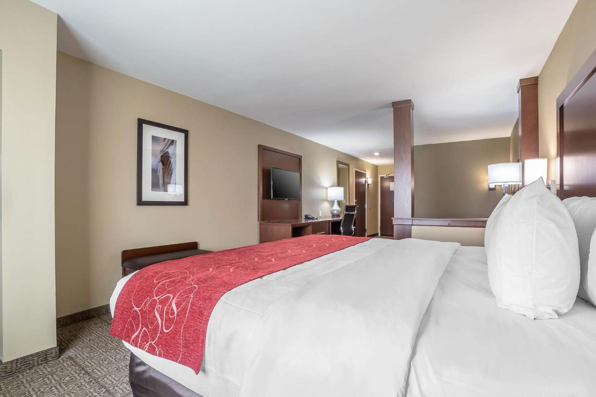 King Suite - Accessible/Non-Smoking photo 3