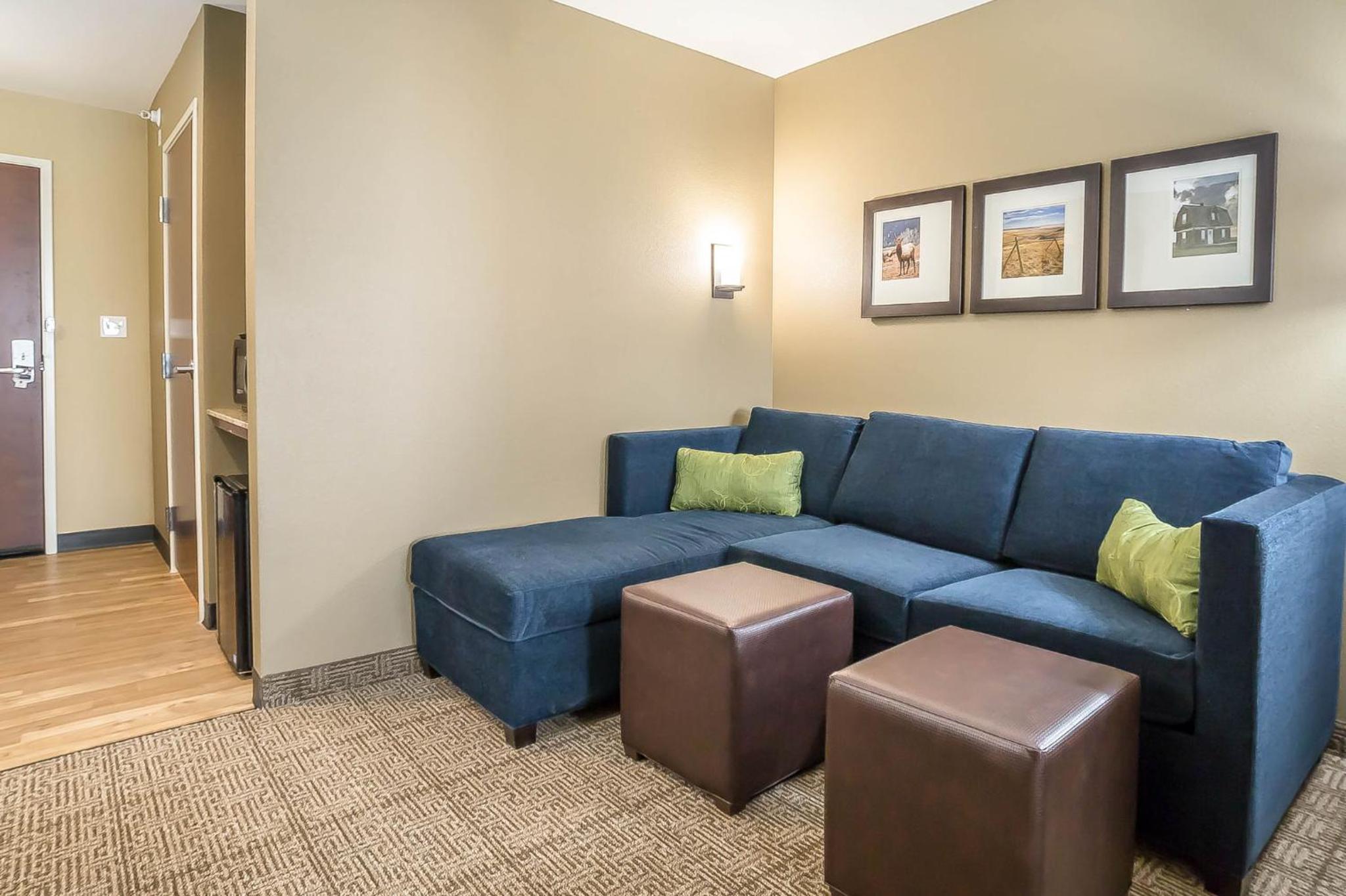Queen Suite with Sofa Bed - Accessible/Non-Smoking photo 3