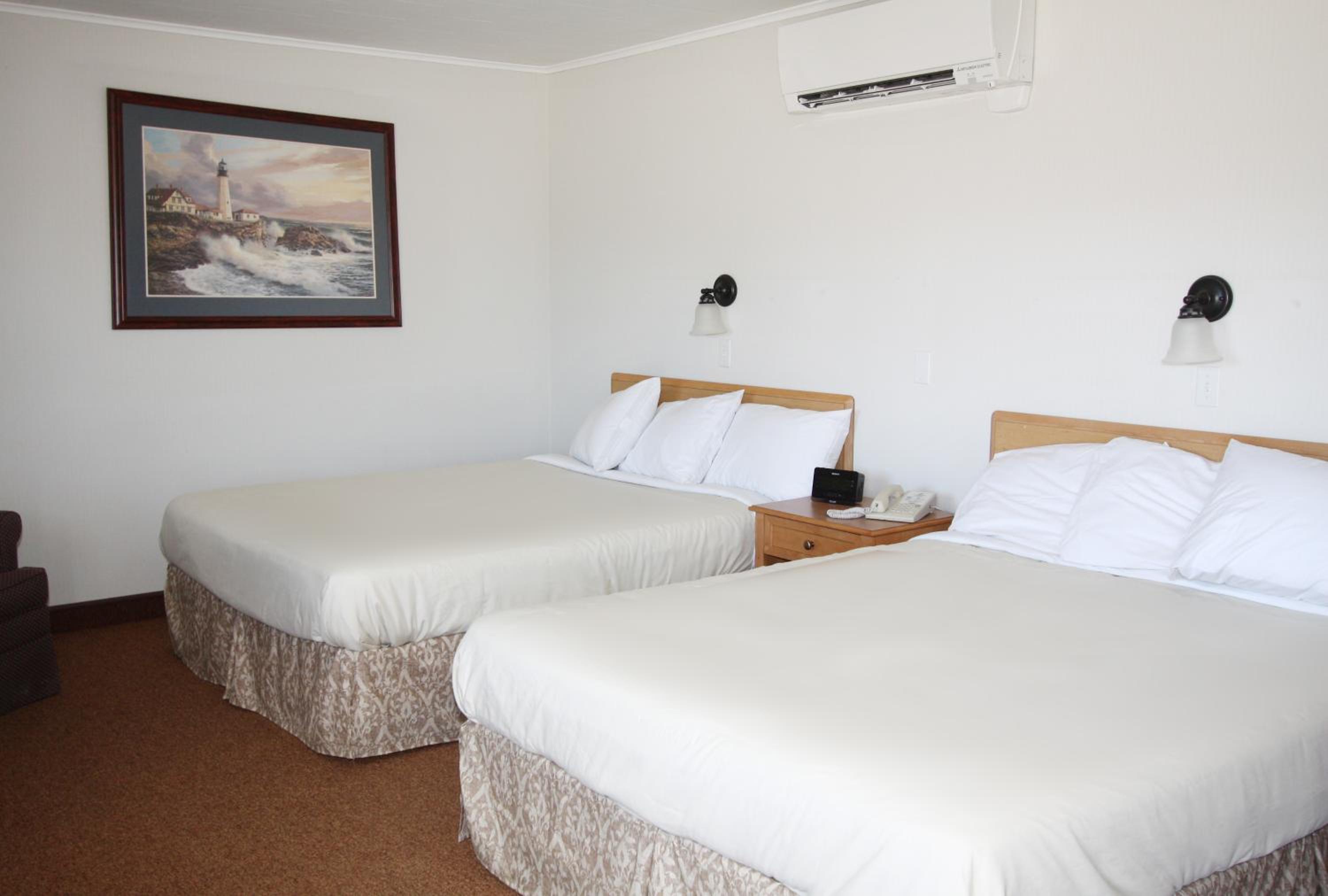 Standard Double Room with Two Queen Beds - Non-Smoking photo 1