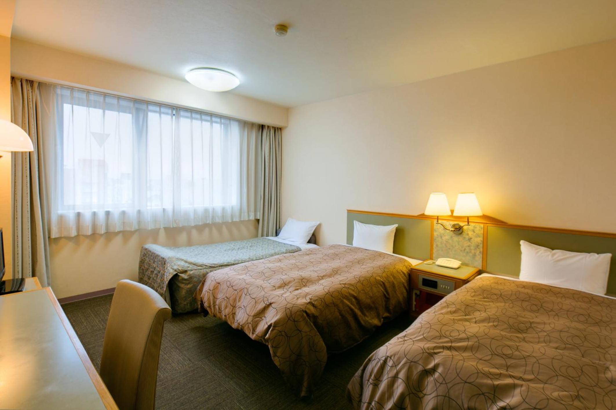 Twin Room - Non-Smoking photo 2