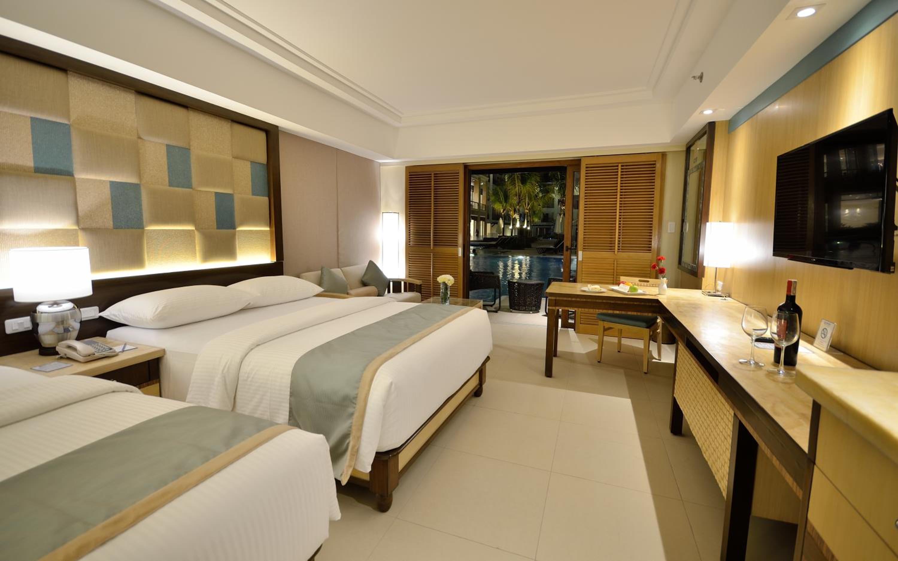 Premier Room with Pool Access - Photo 7