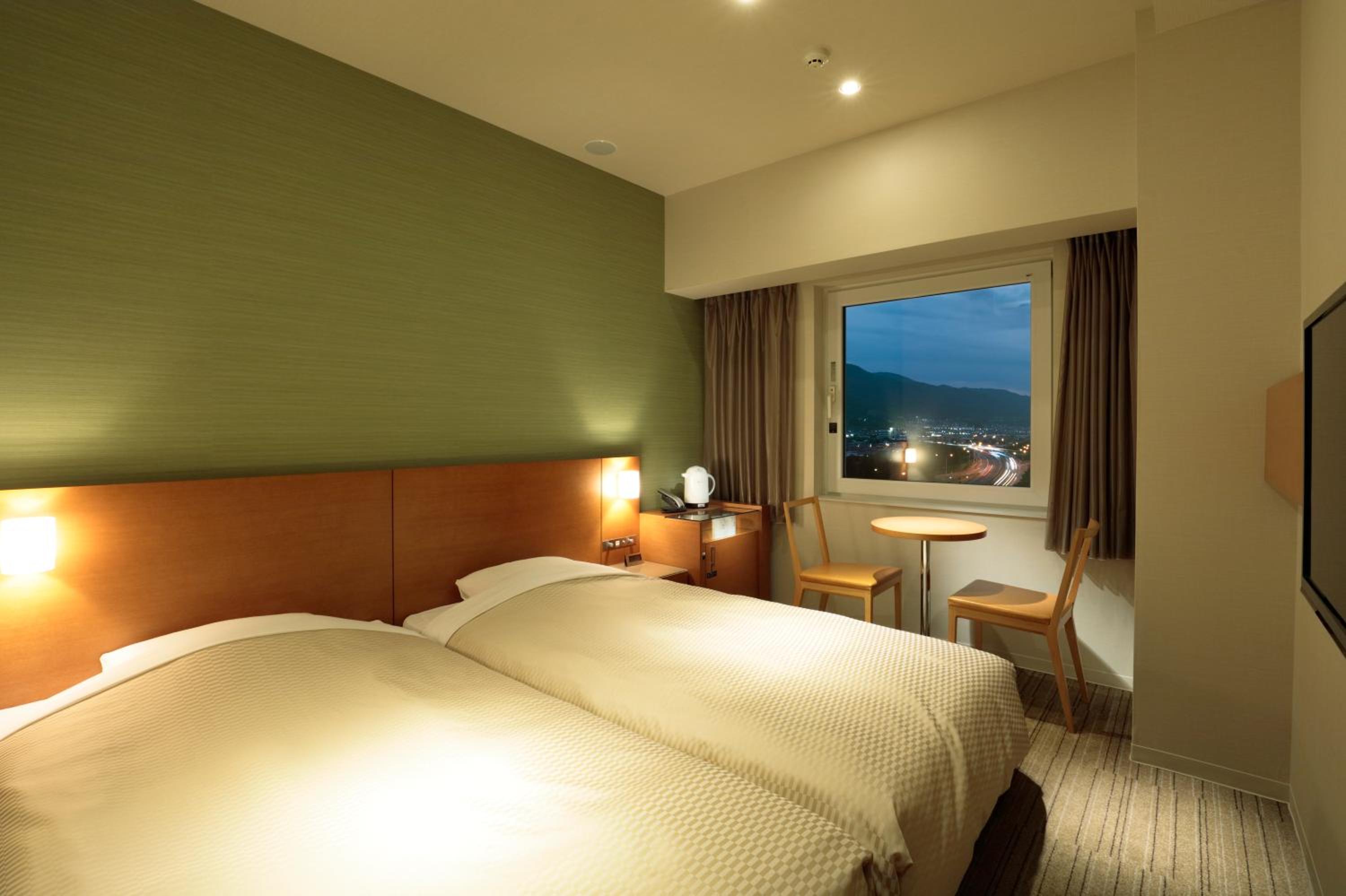 Twin Room - Non-Smoking - Photo 6