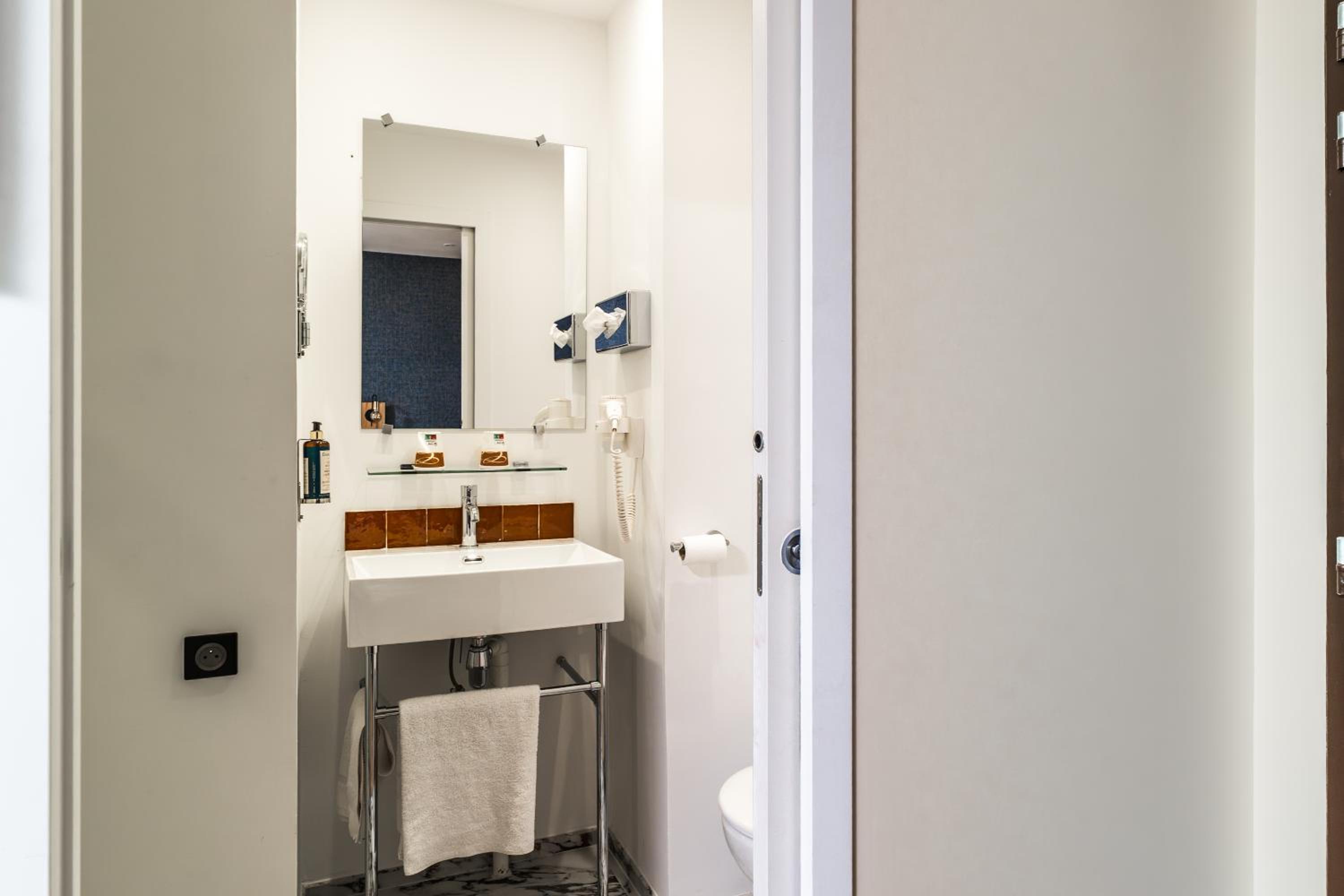 Superior Double Room - Photo 10