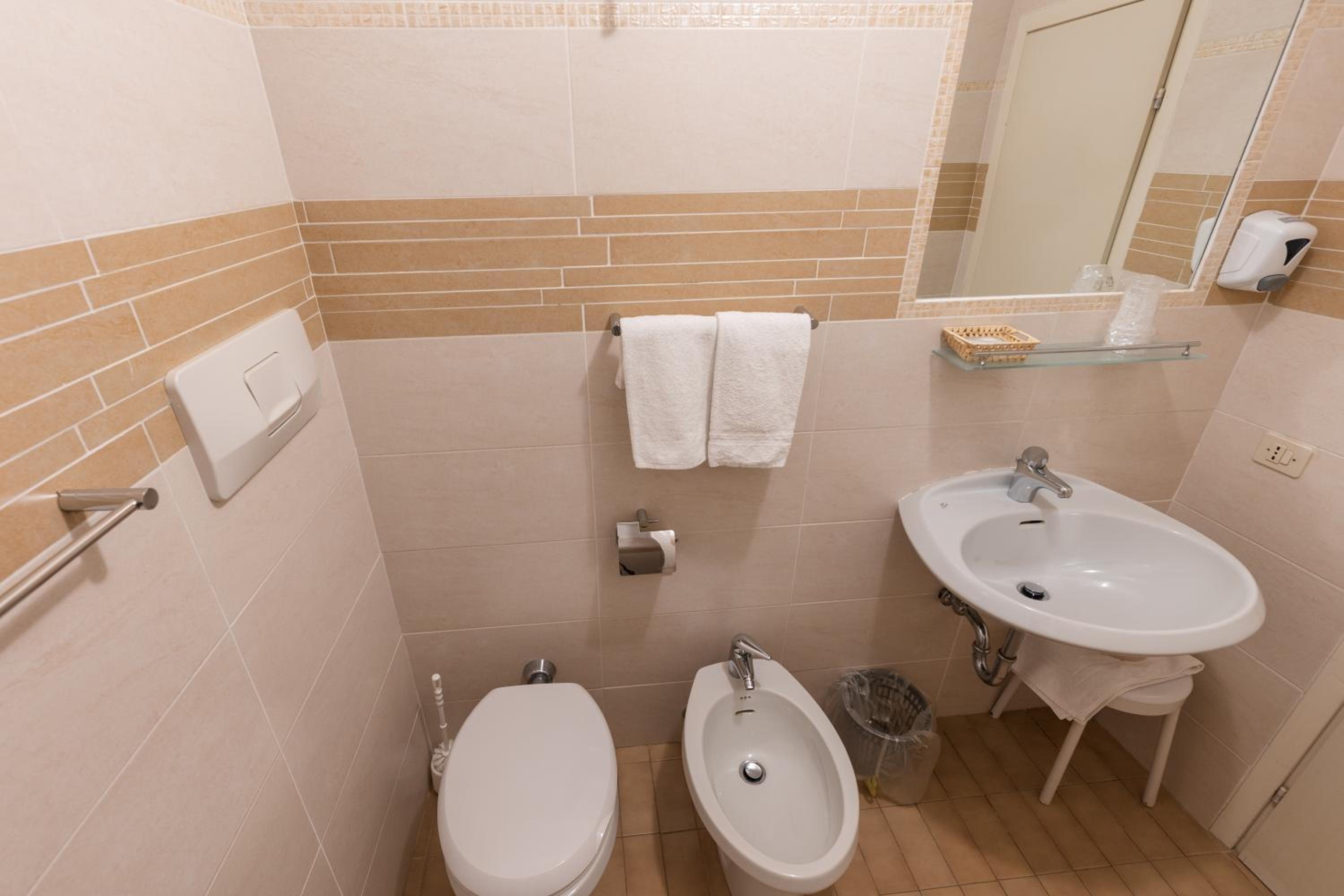 Double or Twin Room photo 2