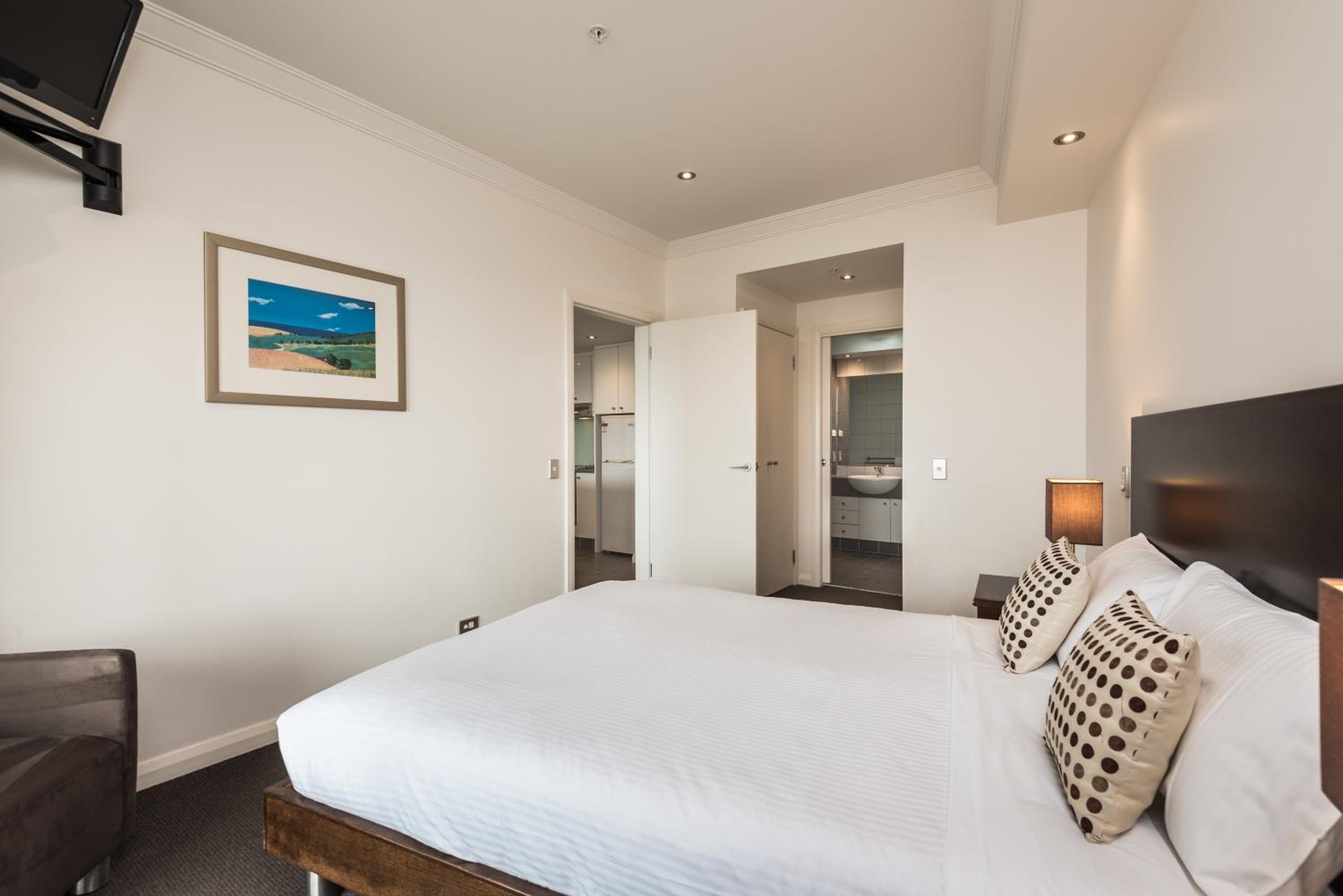 One-Bedroom Apartment - Photo 4