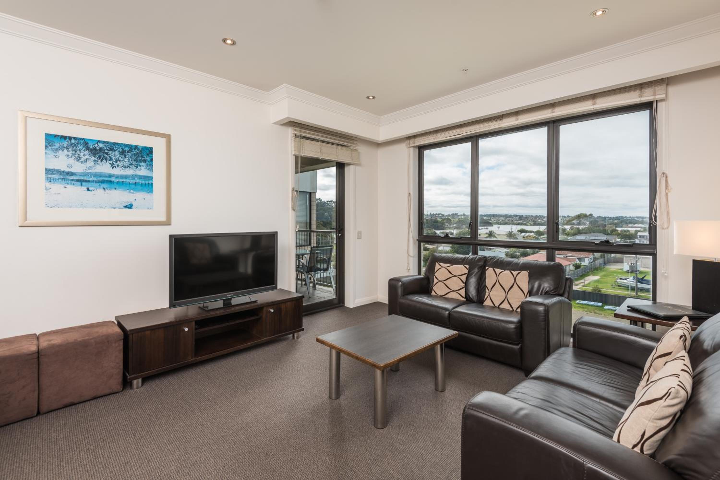 One-Bedroom Apartment - Photo 3
