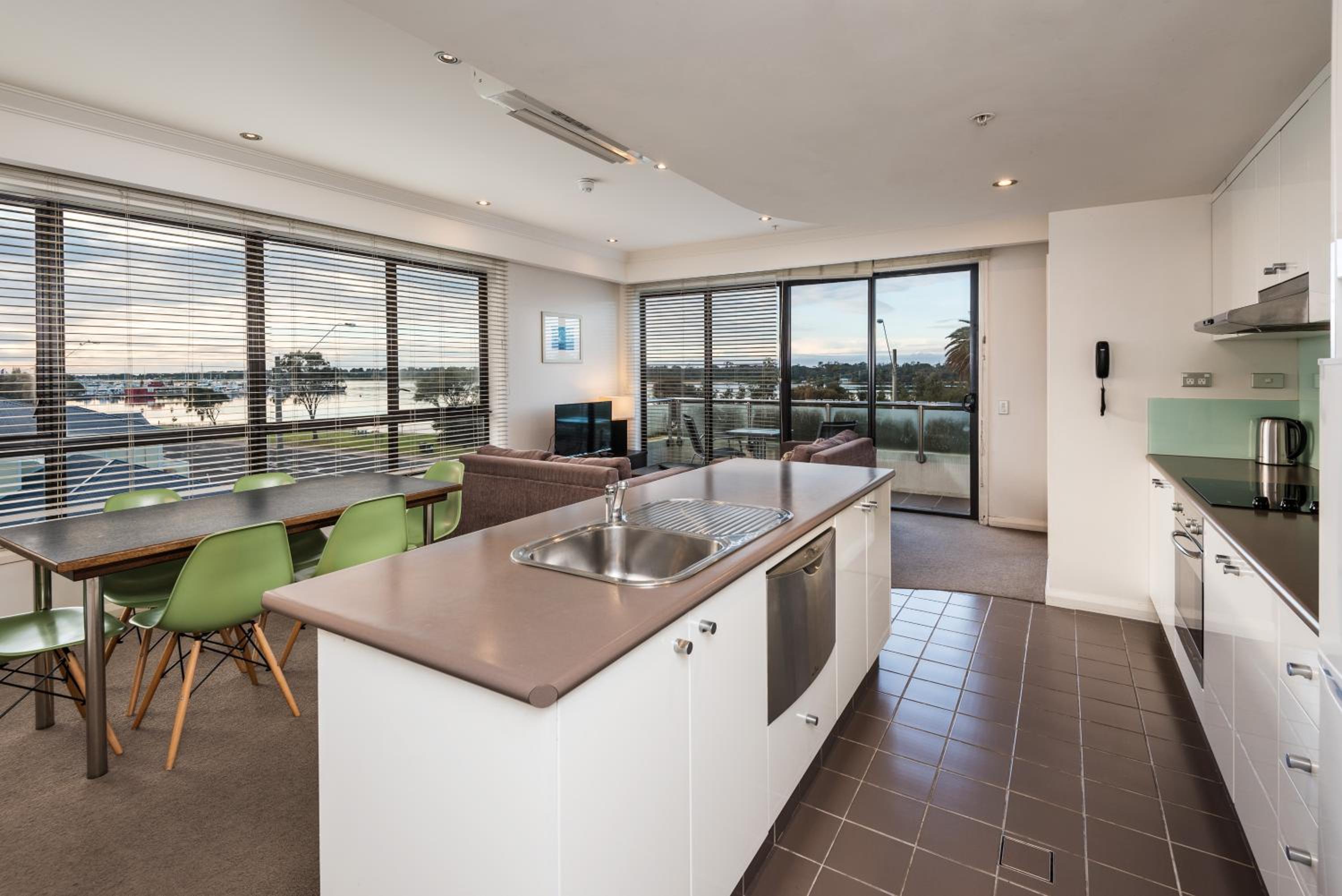 Three Bedroom Family Apartment - Photo 9