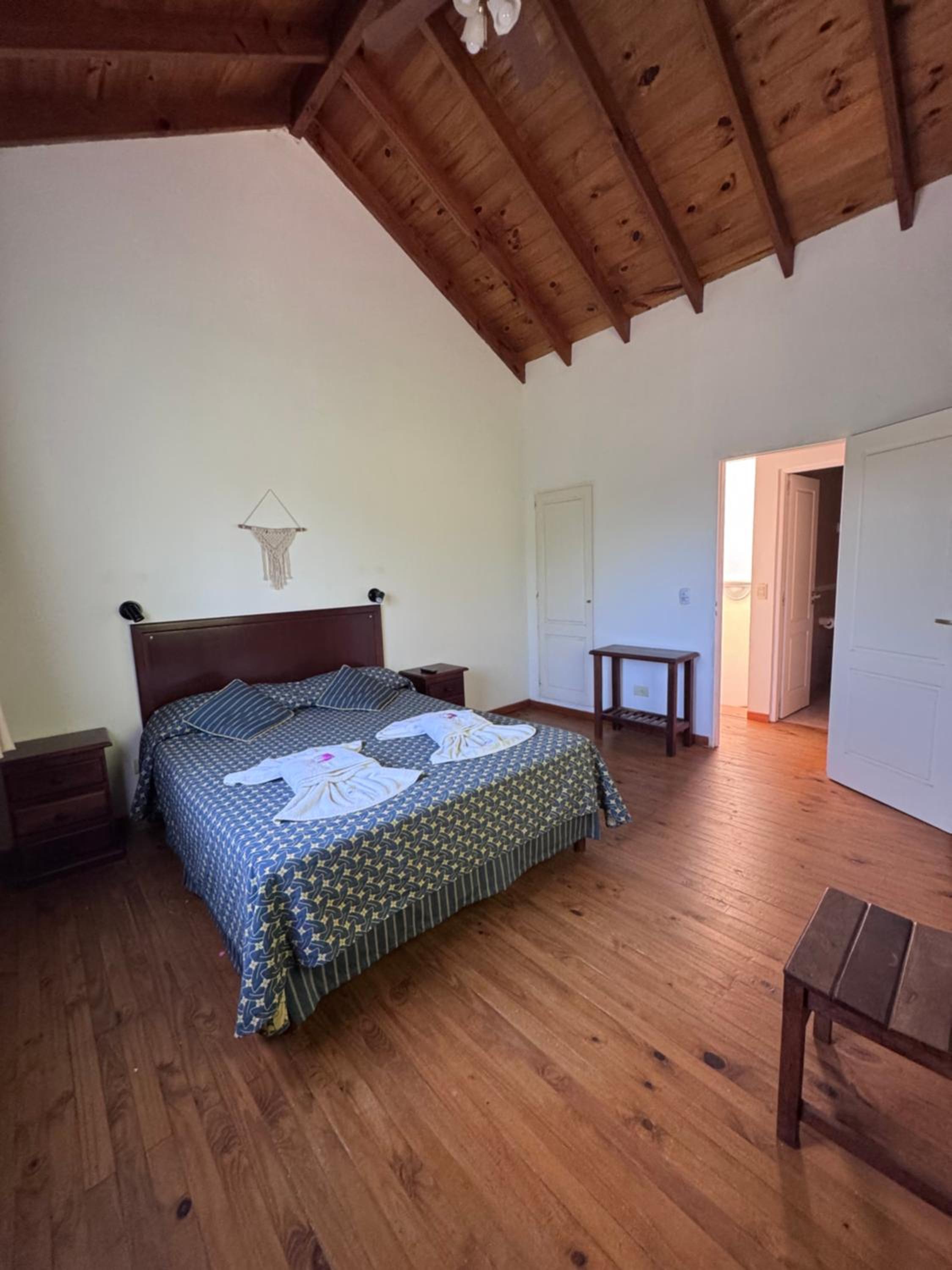 One-Bedroom Apartment with Park View
