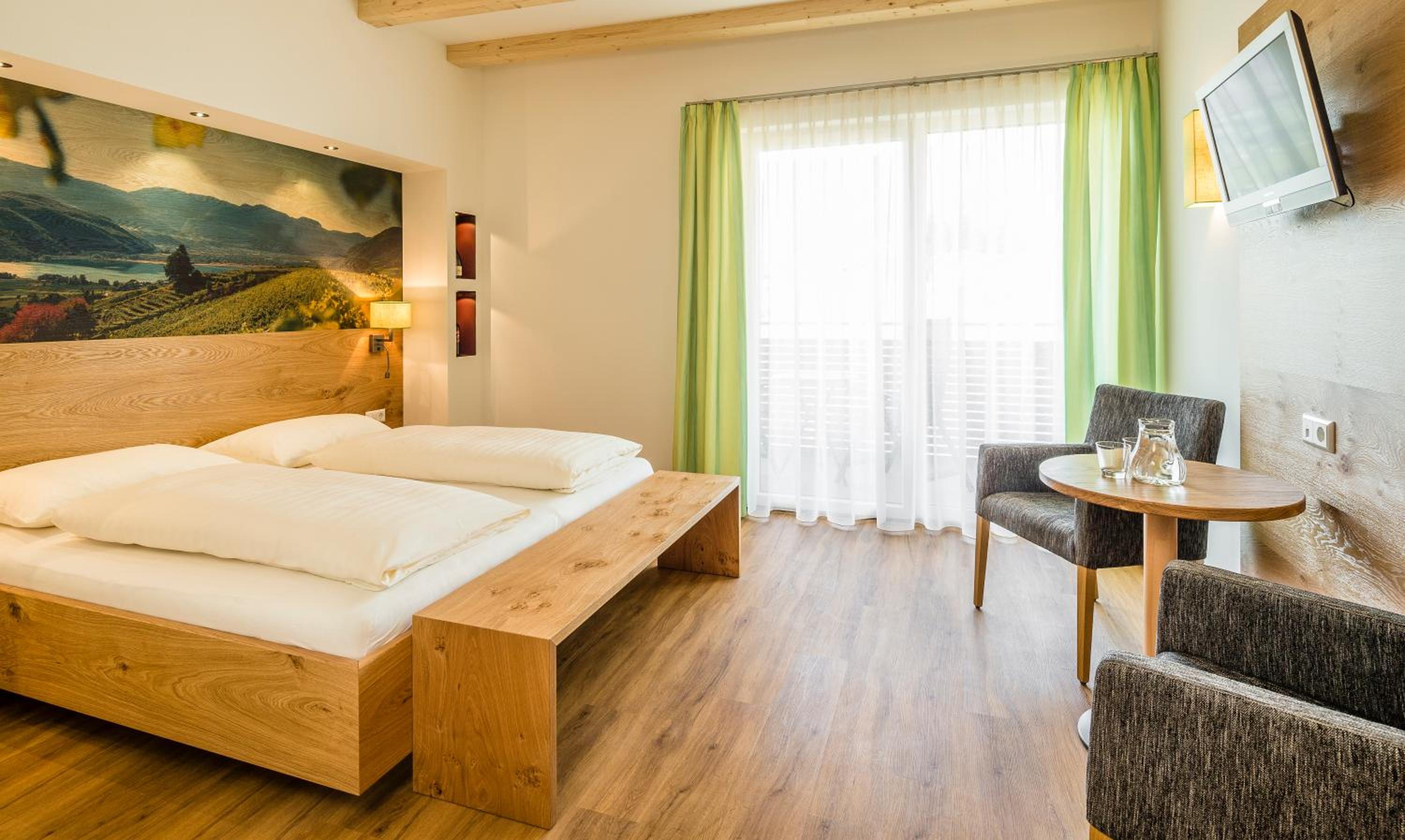 Deluxe Double Room with Balcony photo 3