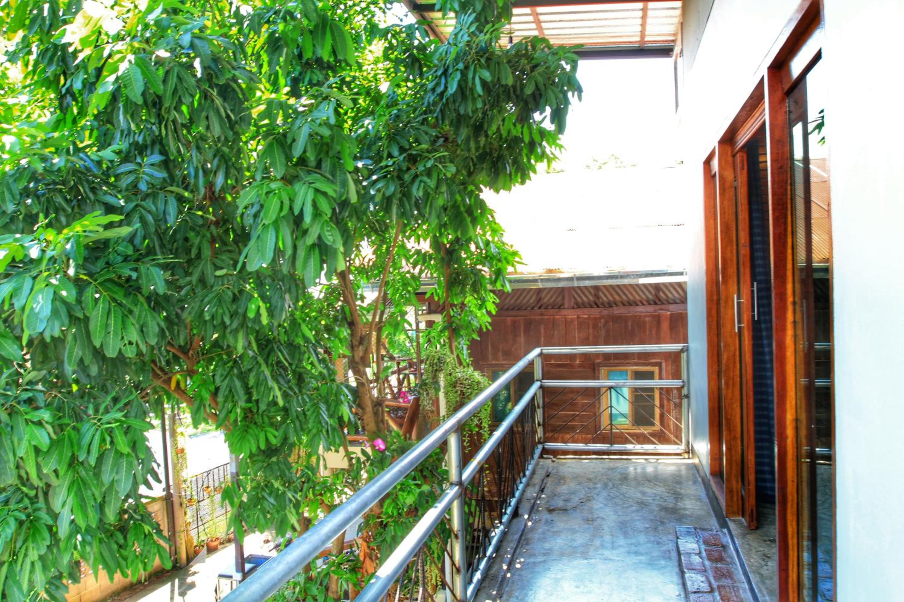 Family Suite with Balcony - Photo 2