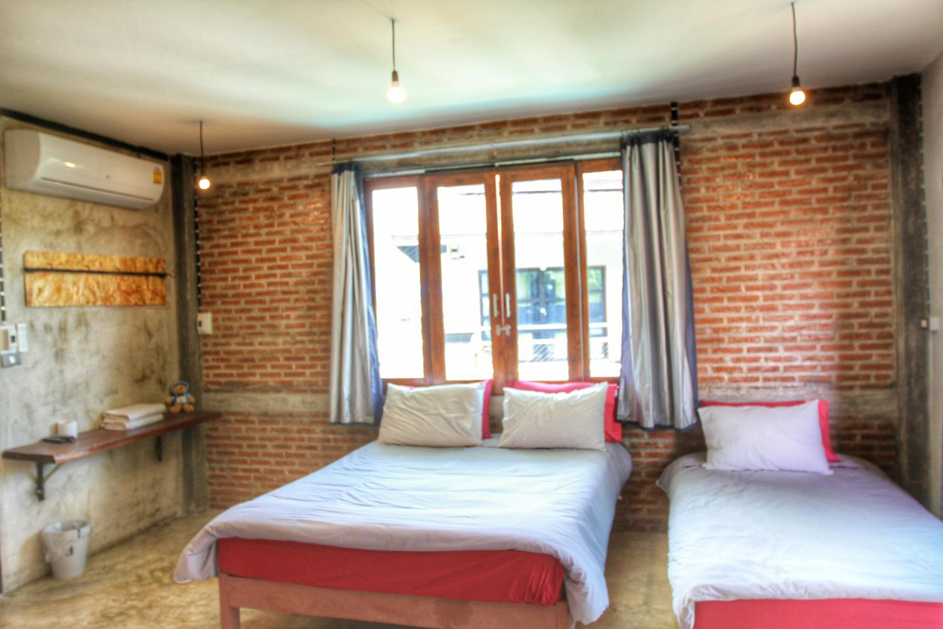 Family Suite with Balcony - Photo 1
